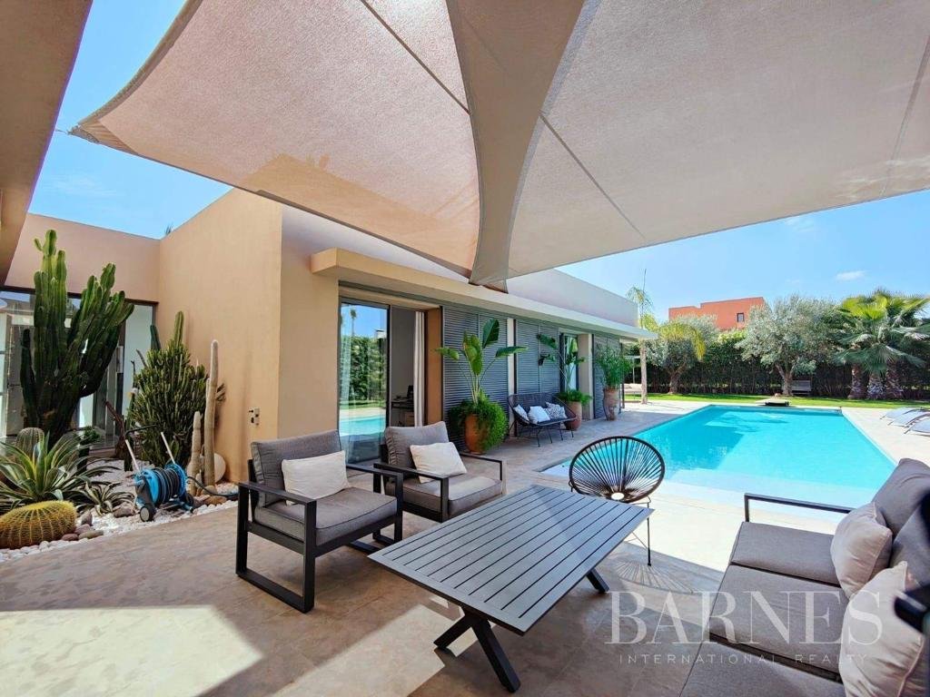 Vente villa sur un terrain de 1300m2 - Secteur Cherifia