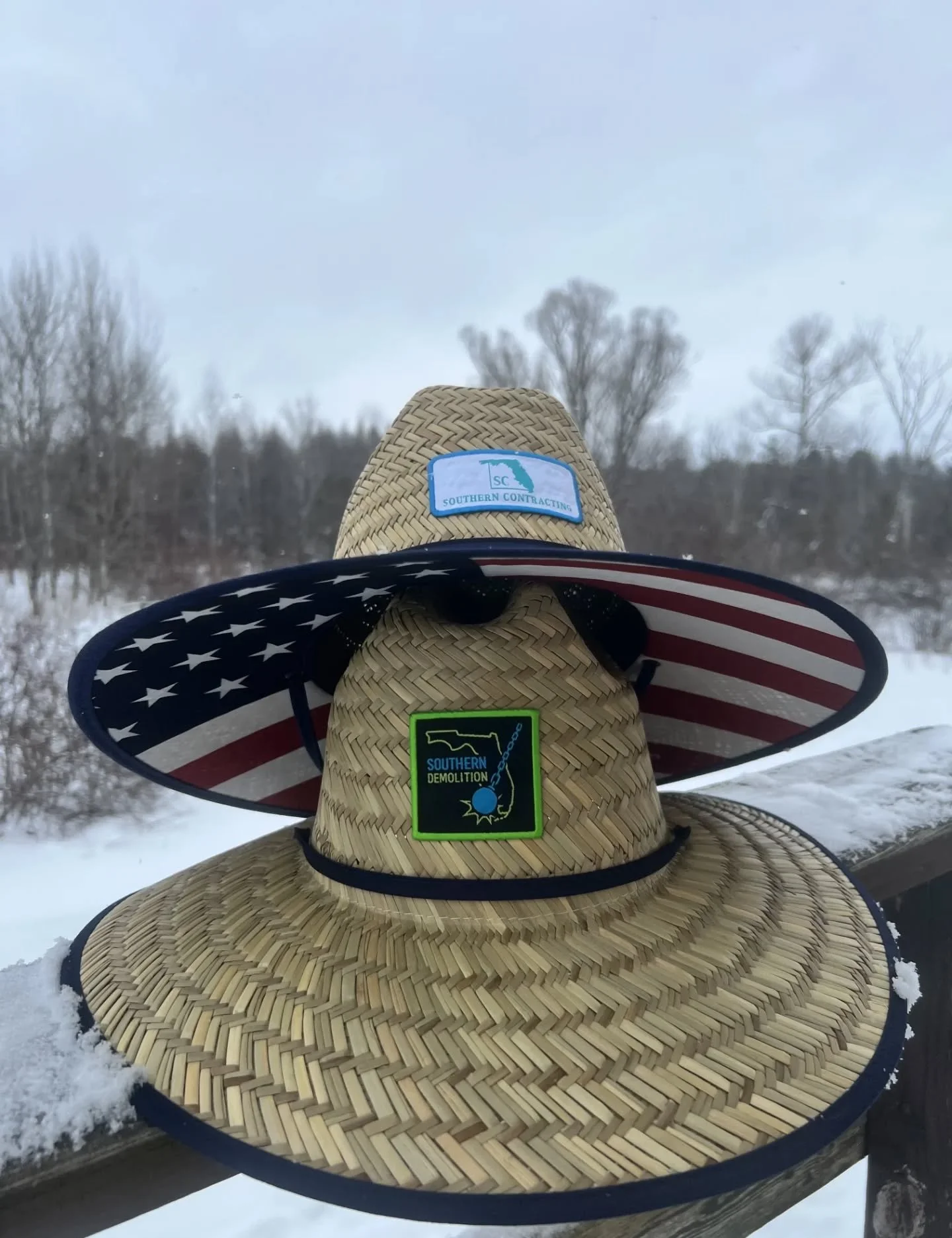 shoutout to @southernpowerelectricllc &amp; @southerncontractingfl for jumping on the TapCap wagon 🧢⚡️
Instead of sending people to one website, we built a custom landing page with clear calls-to-action for each of their businesses.
One tap &rarr; r