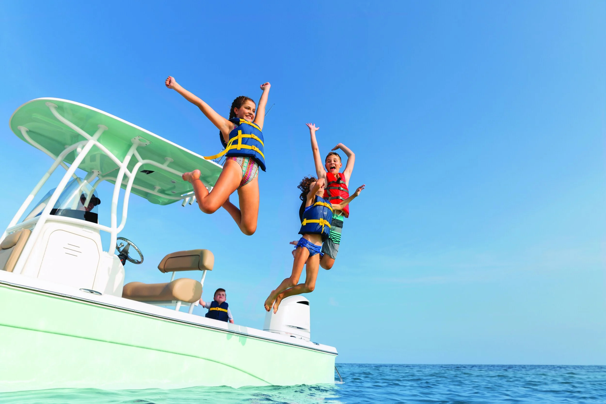 general shot - family boating fun on the water .jpg