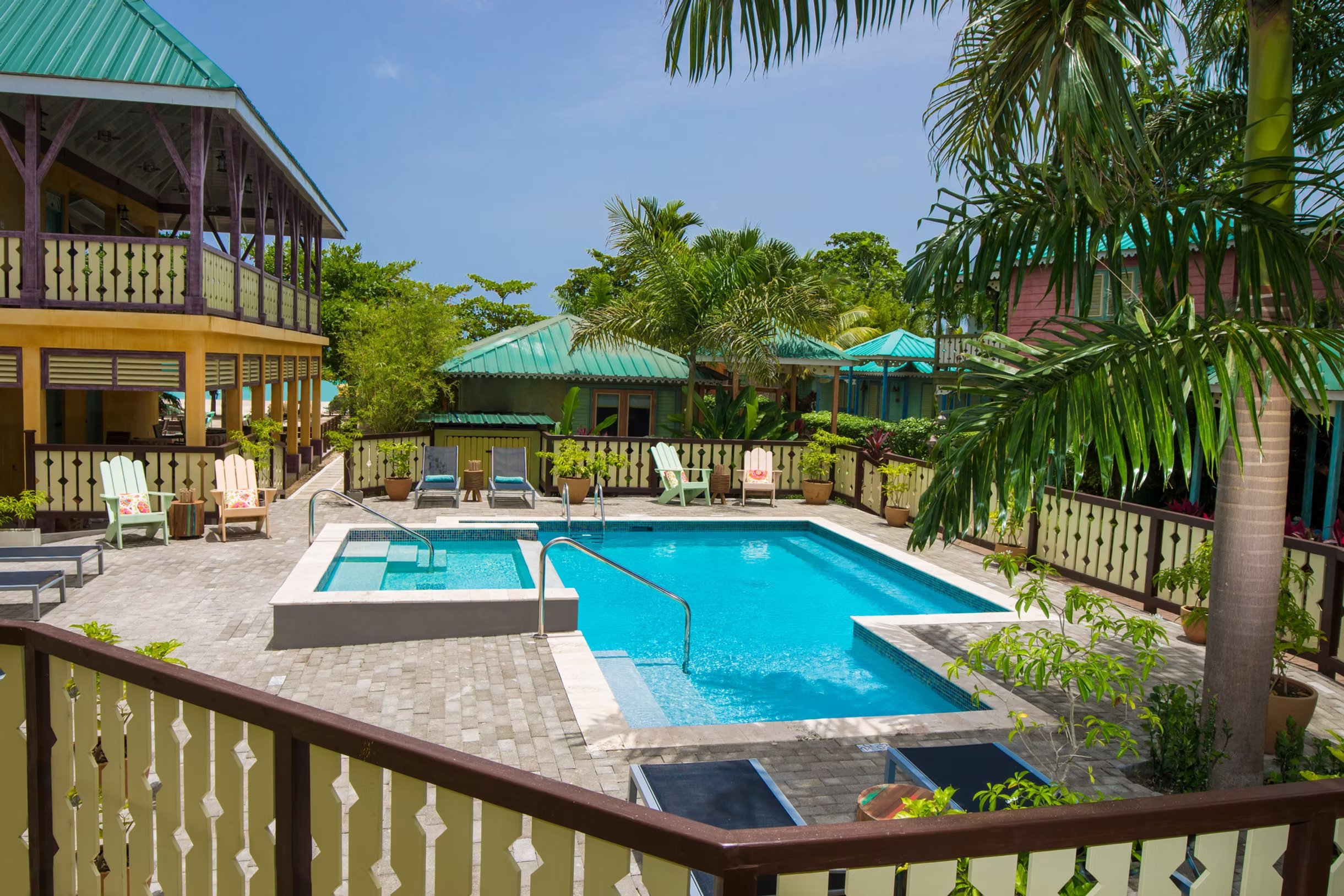 Pool at Country Country