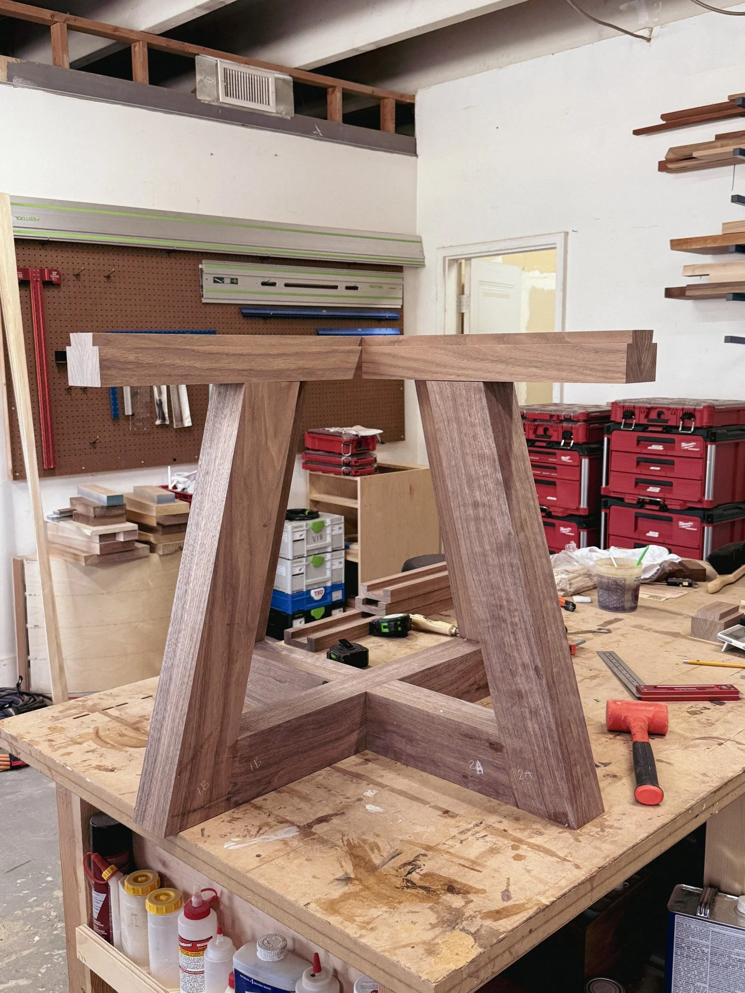 WALNUT-EXPANDING-DINING-TABLE-PROCESS-3.jpg