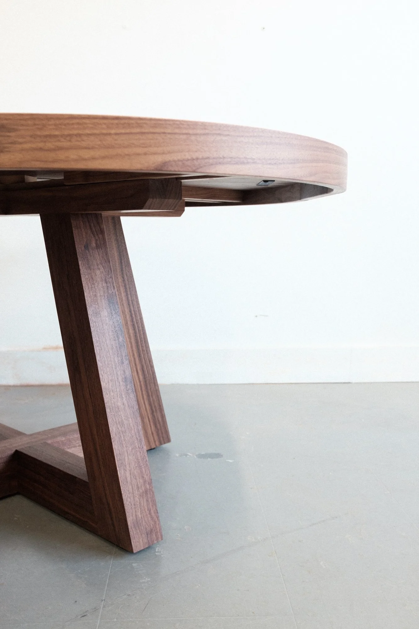 WALNUT-EXPANDING-DINING-TABLE-7.jpg