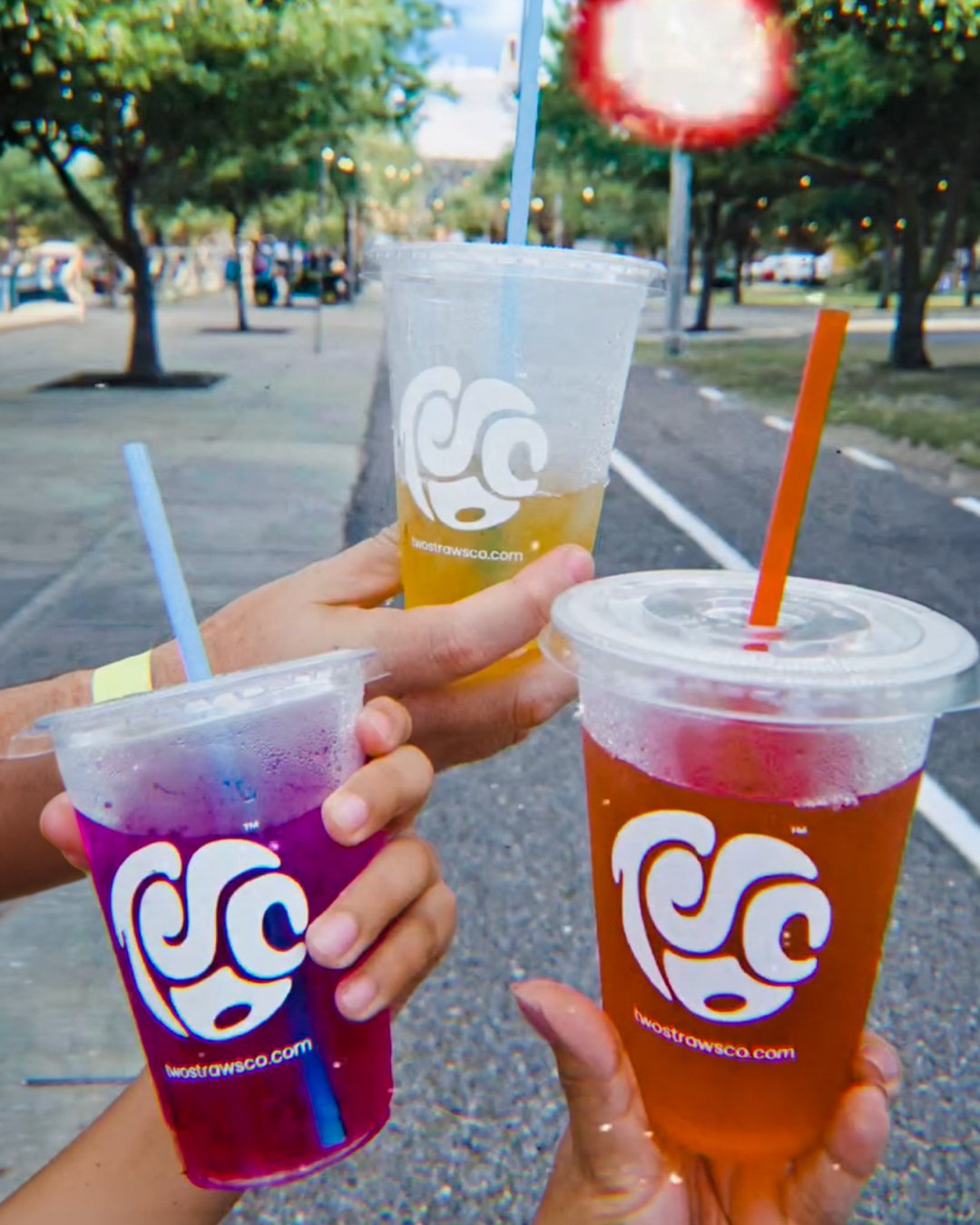 Two straws > one.

Your first drink is on us when you bring a friend.

Because good drinks are better shared. Catch us at the @brownsvillefarmersmarket.

#twostrawsco #twostrawsmoments #twostrawsplease #sipsiphooray #teathatpops #supportlocal #sho