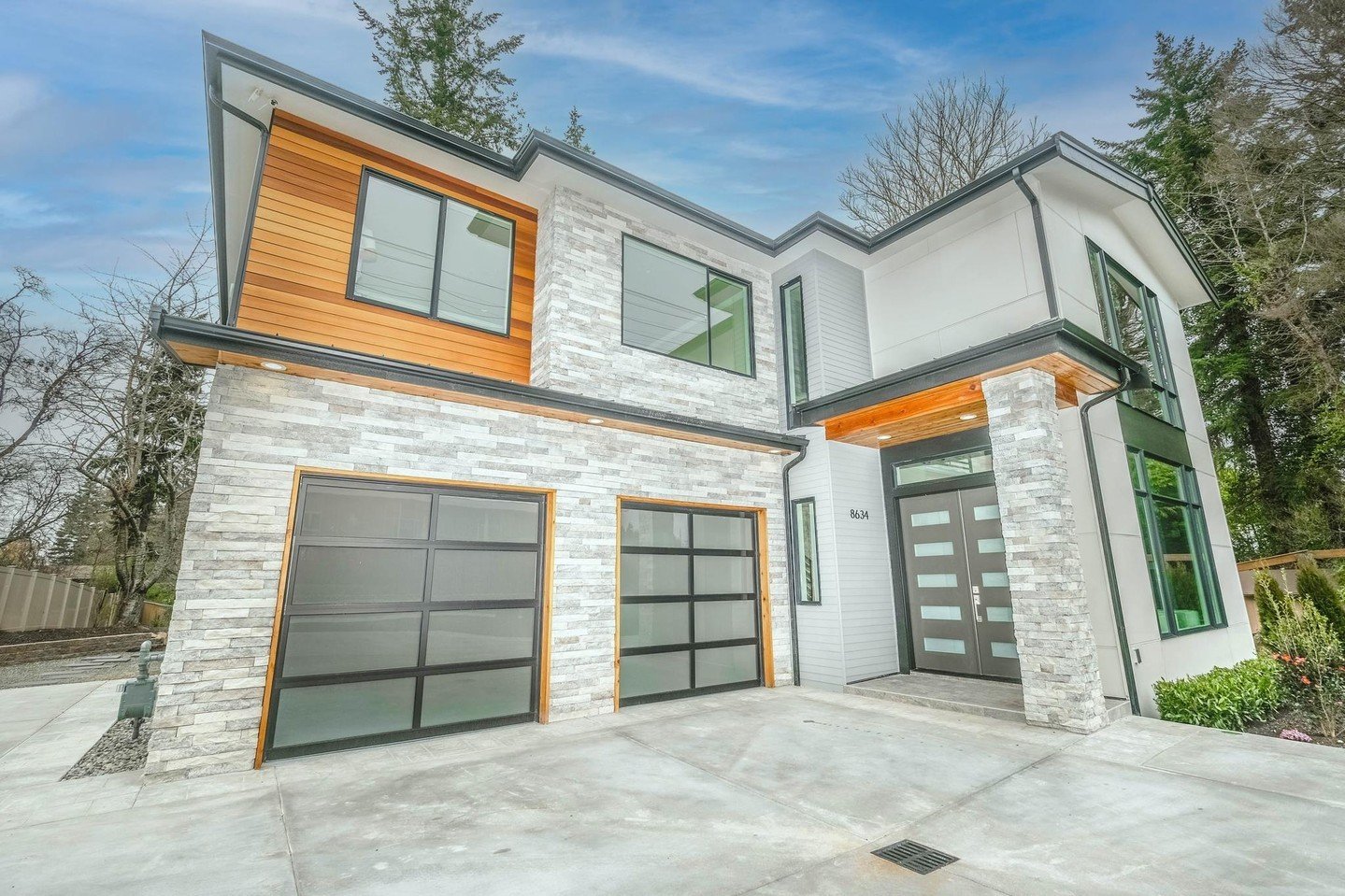 Rate this house's exterior from a scale of 1️⃣ to 🔟!

Investin Real Estate Group