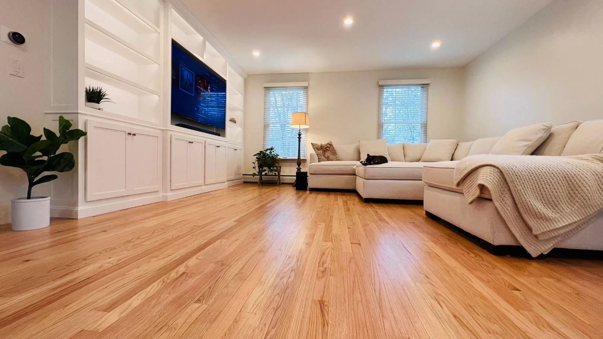 BRIGHT-LIVING-ROOM-WITH-LIGHT-HARDWOOD-FLOORS-AND-COUCH.JPG