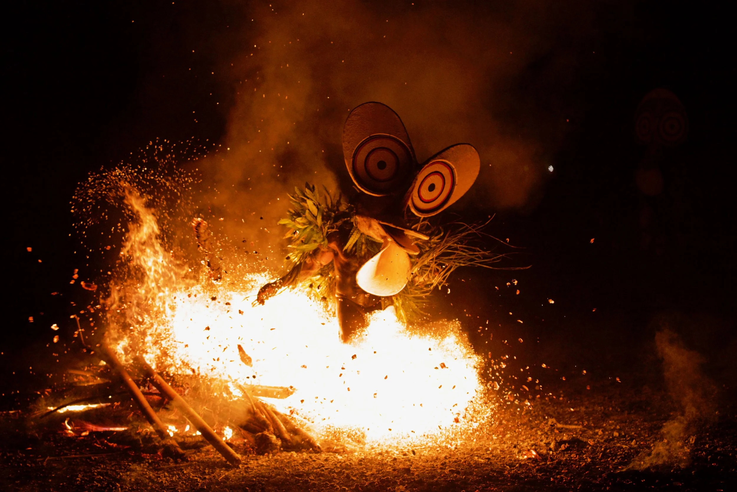 Portraits and candid moments of Papua New Guinea’s diverse cultures, featuring traditional dress, masks, and ceremonial performances.