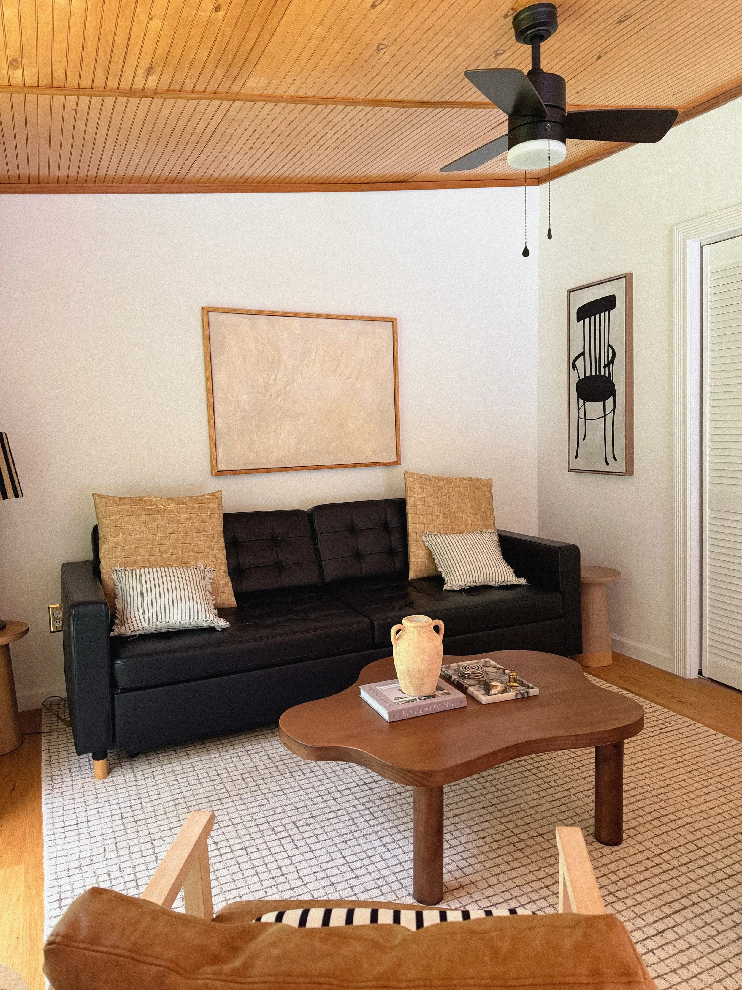 Have a seat, stay a while 🤎 This cozy nook is made for bird watching, good books and even better company. Book your retreat, link in bio!