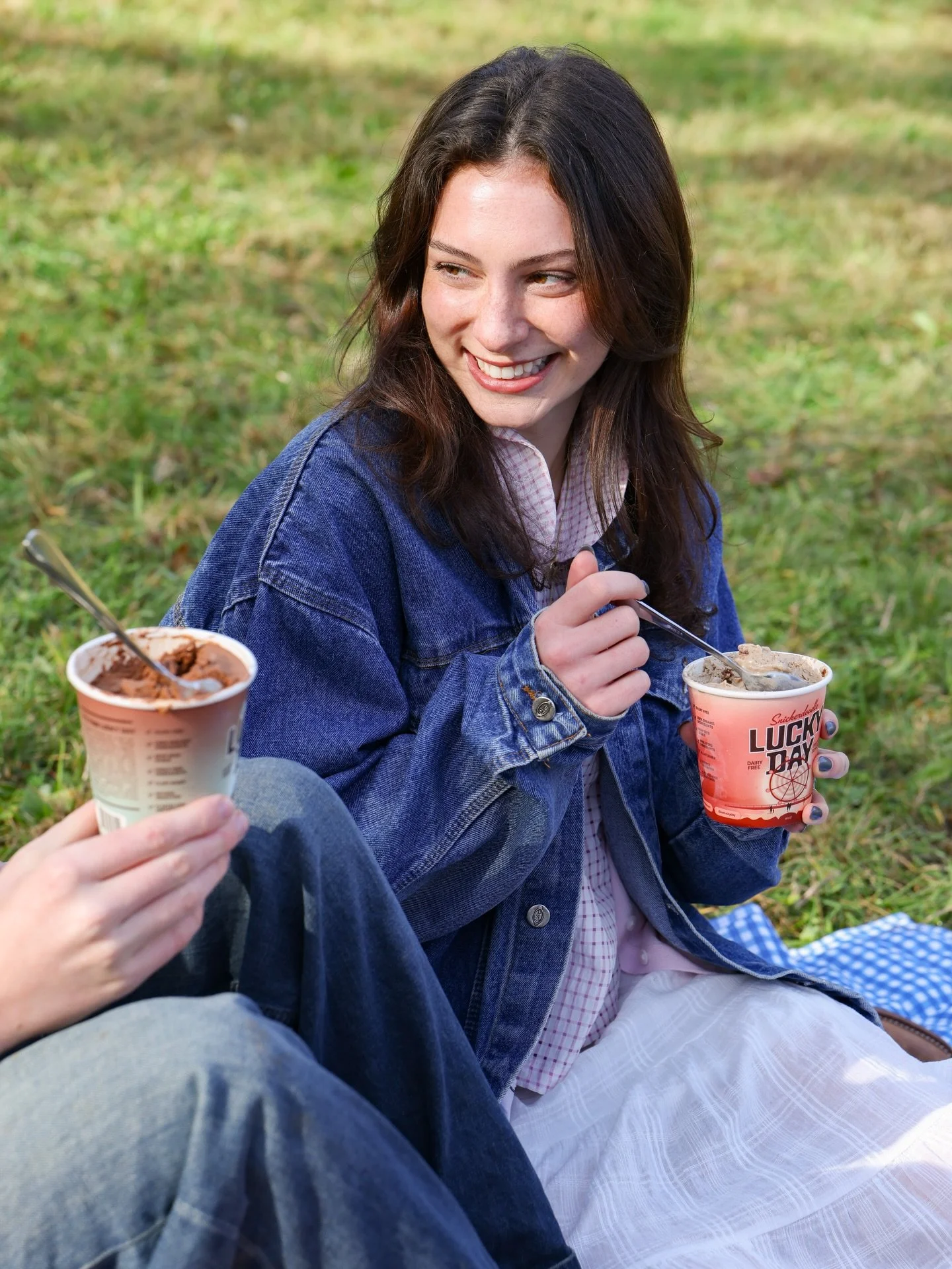 Lucky Day crafts worry-free, organic ice cream that lets everyone indulge with confidence.

Flik froze the joy of the sweet treat, showcasing a product as fun and vibrant as the people who love it.

1/4