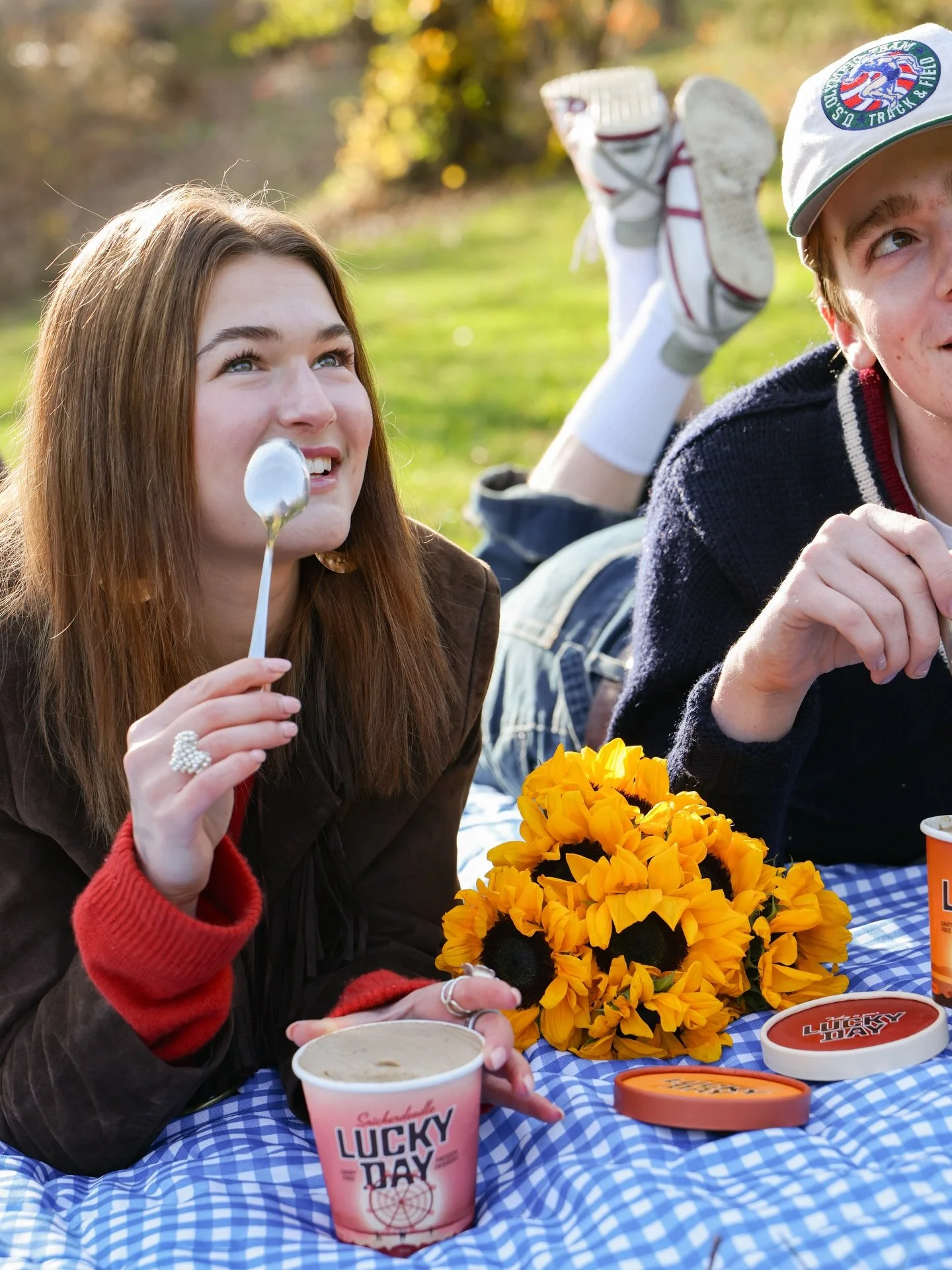 Lucky Day crafts worry-free, organic ice cream that lets everyone indulge with confidence.

Flik froze the joy of the sweet treat, showcasing a product as fun and vibrant as the people who love it.

3/4