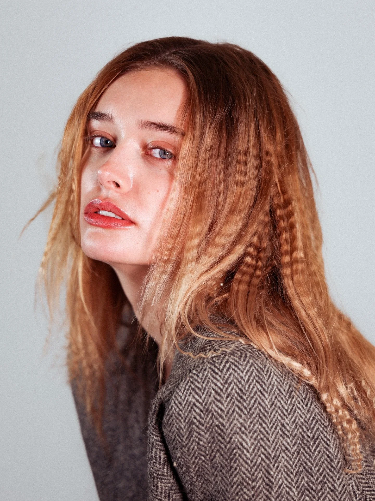 This time, hair became our subject.

We played with texture and form, exploring hair as something sculptural and expressive.

💇&zwj;♀️: @Victoriaspignolio 

2/3