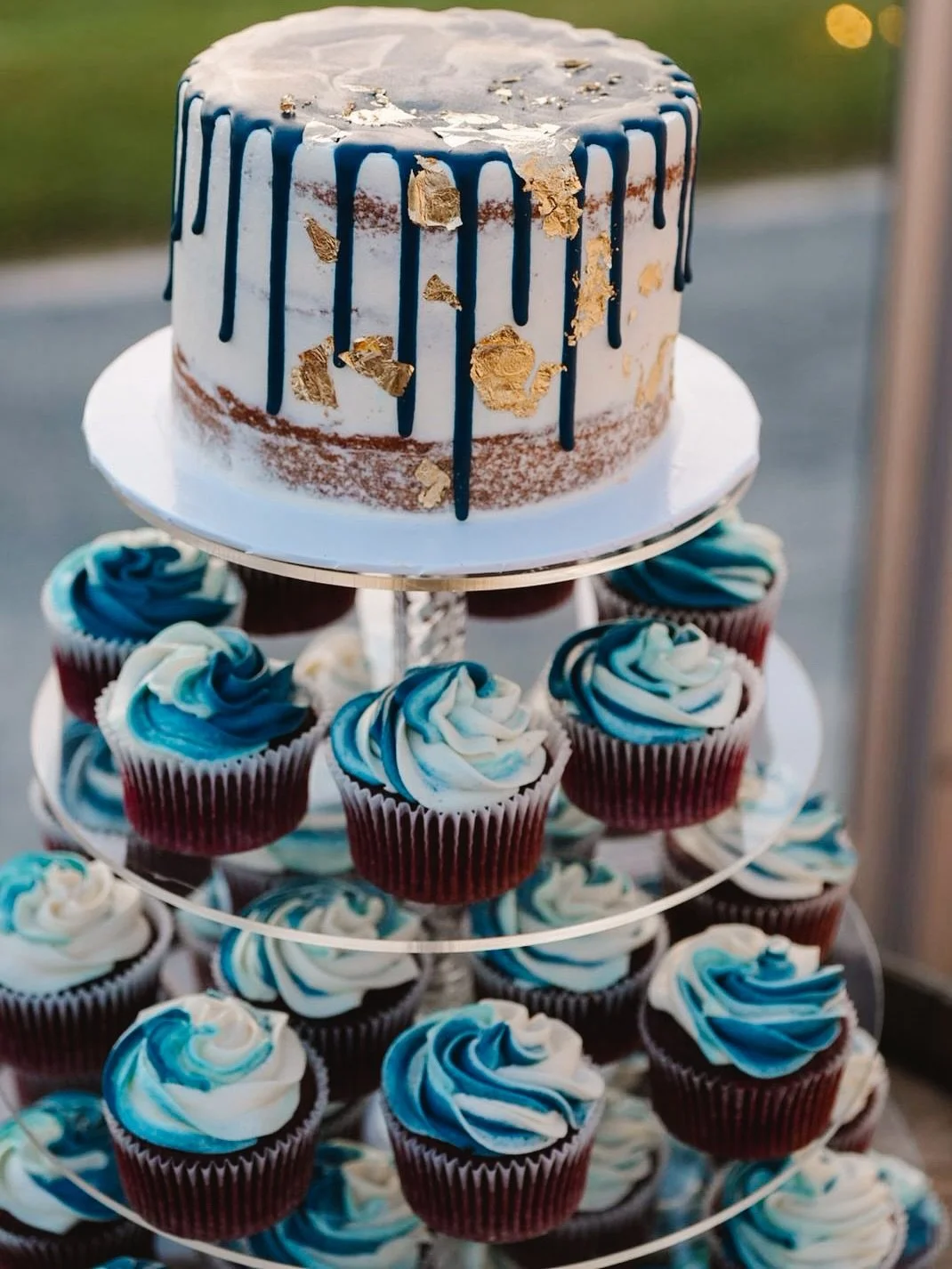 Something blue by the talented @two_little_cupcakes 💙 #TheWhiteStag