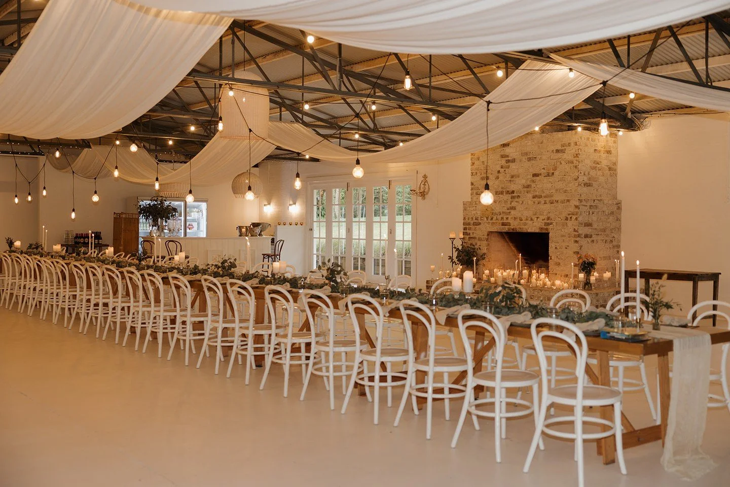 Designed with flexibility in mind &ndash; move from ceremony to cocktail hour to reception with ease @talltreestallebudgera 🖤 #TheWhiteStag⁠
⁠
Venue &ndash; @talltreestallebudgera⁠
Venue Management - @the.white.stag⁠
Photography - @houseofchapters⁠
