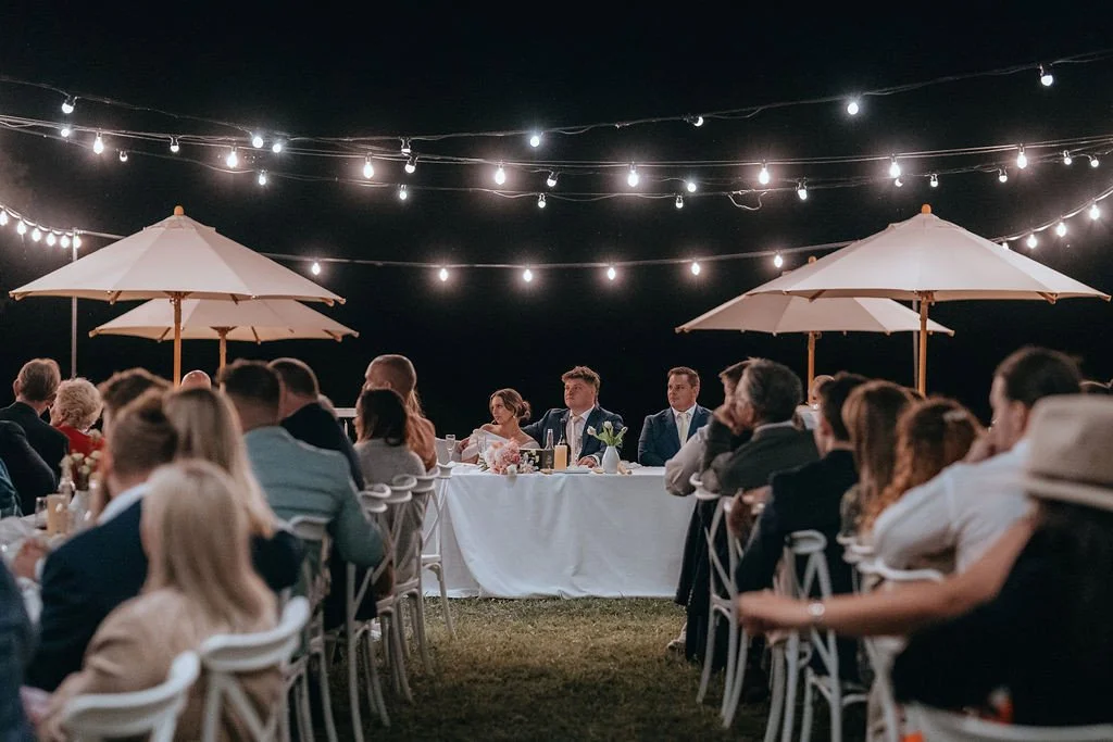 There's something beautifully intimate about a sit-down dinner under the stars 🖤 #TheWhiteStag⁠
⁠
💍Jorjia and James⁠
⁠
Venue - @maroonhillestate⁠
Photography &ndash; @kurtogramweddings⁠
On-Day Coordination &ndash; @the.white.stag⁠
Venue Management 