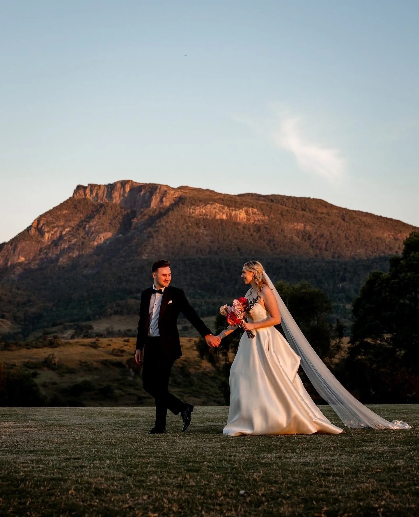 The magnificent @maroonhillestate with Gabi &amp; Alec 🖤 #TheWhiteStag⁠
⁠
Photographer: @ashhughesweddings ⁠
Venue: @maroonhillestate ⁠
Venue management &amp; coordination: @the.white.stag ⁠
Flowers: @rosesonlygroup ⁠
Hair &amp; makeup: @bella_bride