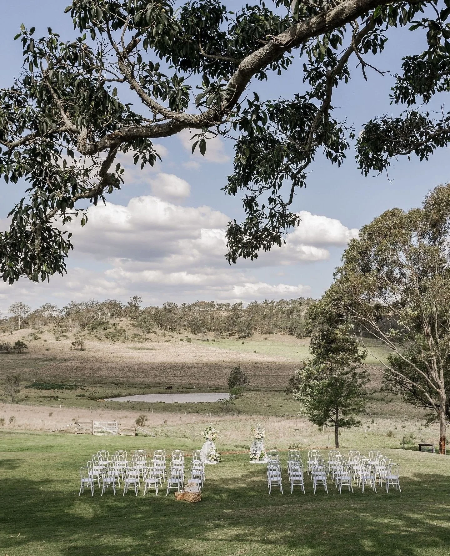 A Bunnyconnellen ceremony setup 🖤 #TheWhiteStag⁠
⁠
Photography - @katerobinson.co ⁠
Venue - @bunnyconnellen ⁠
Venue Management - @the.white.stag⁠
Florals &amp; Styling - @floretandbarrow ⁠
Celebrant - @lucy_devenish ⁠
Catering - @soul_kitchen_co