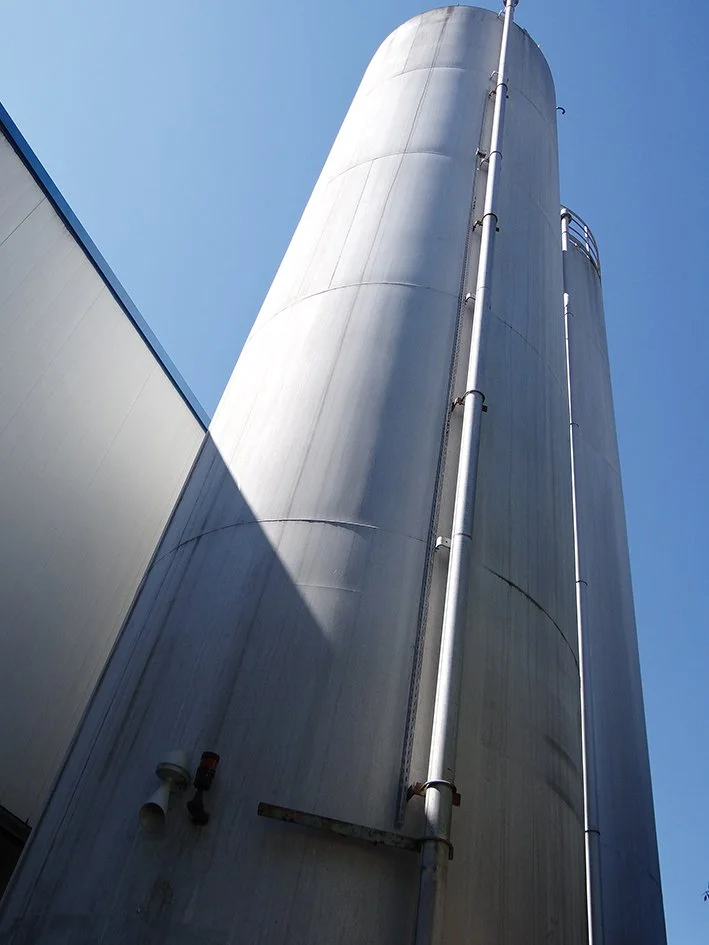 2 Hochsilos für Rohstoffe bis zu 160 Tonnen