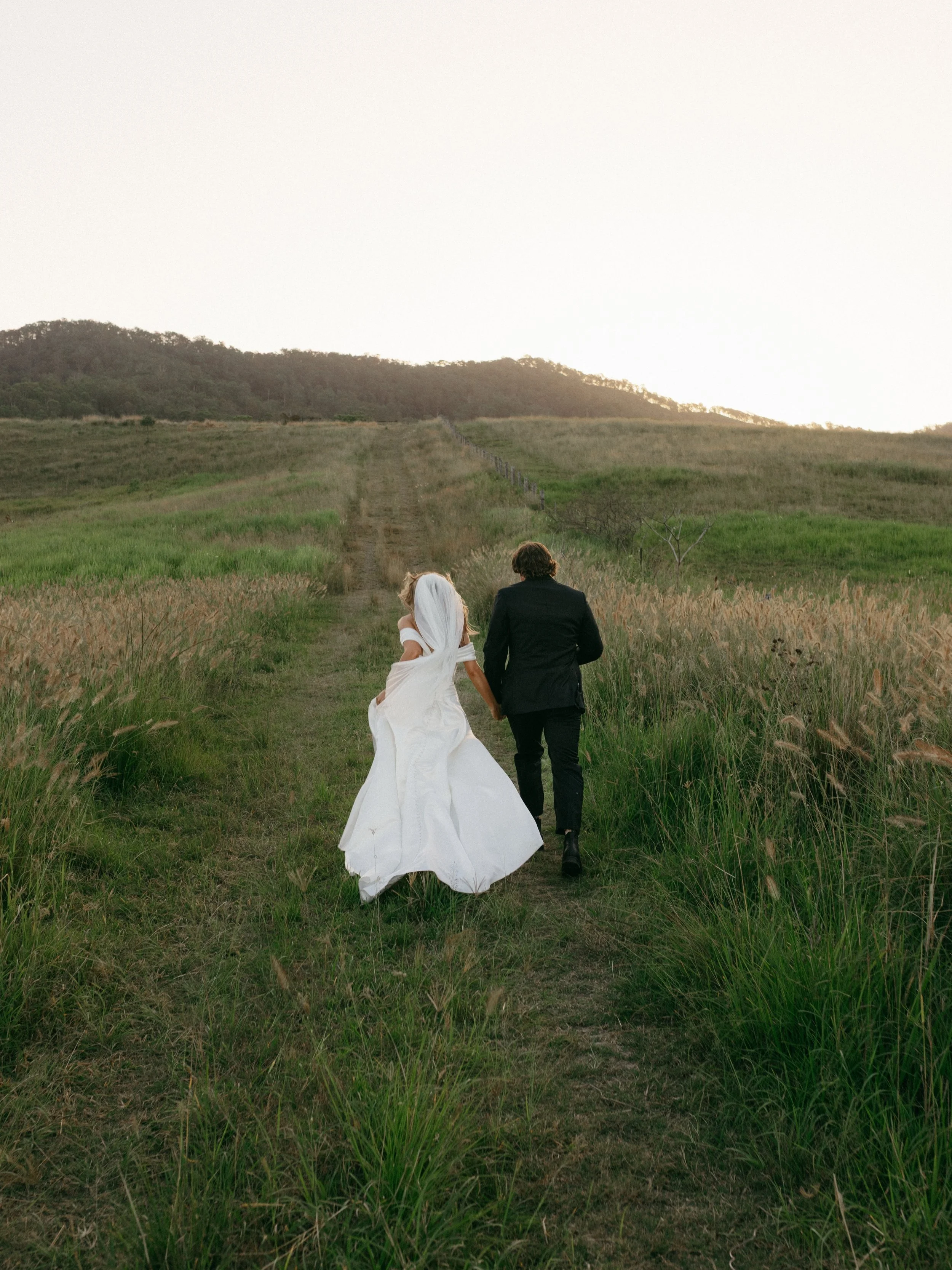 Amy &amp; Jamie 

Venue: @rileysviewmtkilcoy
Content Creator: @byisabelle_content 
Hair: @justinlancasbridal
Makeup: @jlkmakeupartistry
Florals: @jacintaroseflorals
Signage: @itsasign_designs_bris
Cake: @lea.cake.design
Dress: @luvbridal
Suit: @insti