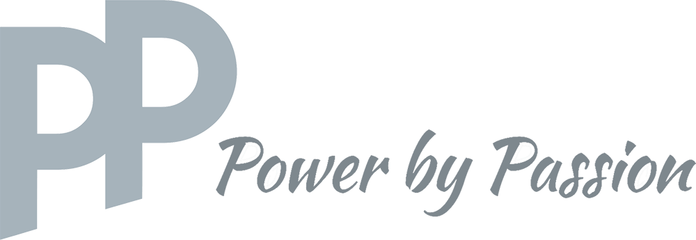 Logo mit den Worten "Power by Passion" und zwei große, stilisierte Buchstaben "P" auf der linken Seite.