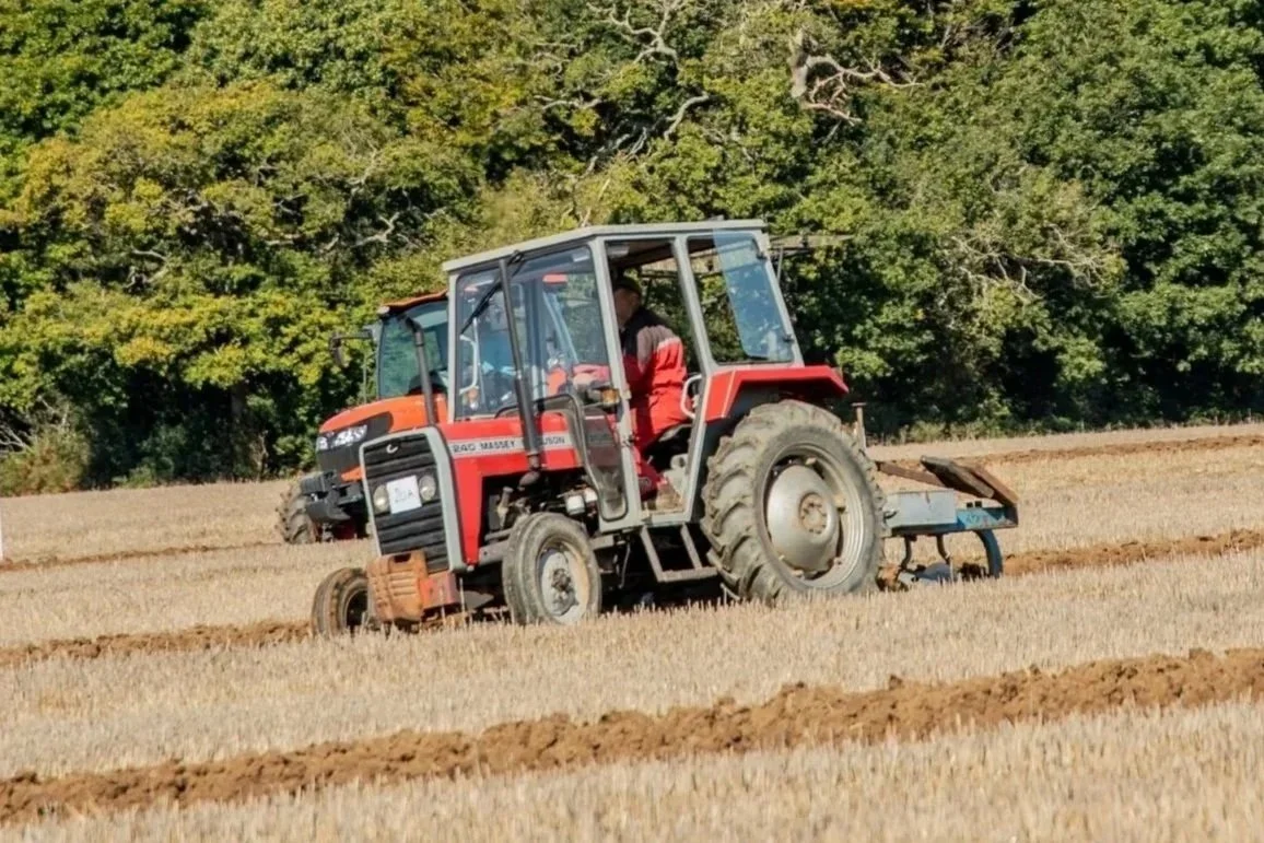 Class 5- Tractor & Reversible Plough (Local)