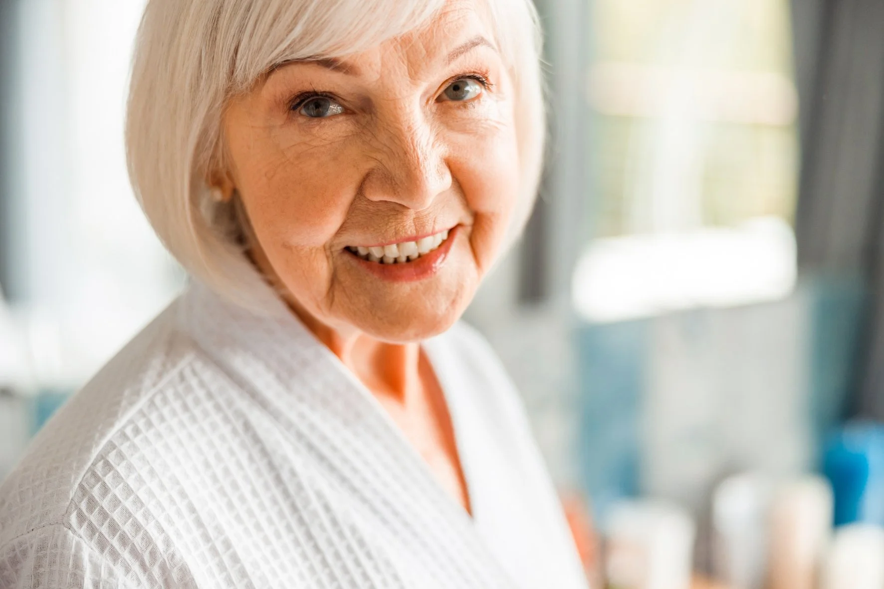 Longevidad Dental: El secreto para mantener tus dientes naturales y un rostro joven después de los 60