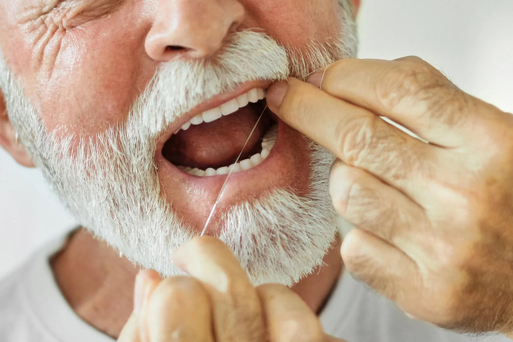 Prejuvenecimiento Dental en 2026: El "Face Lift" sin cirugía que redefine tu rostro en Clínica Dental Capitol