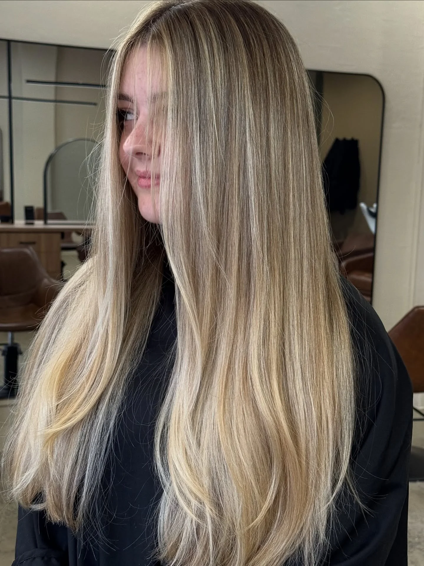 Favourite colour ever and no one can convince me otherwise 🥵🤩

Having my clients leave happy makes my heart so warm and fuzzy! 

It was annual blonde-up time for the gorgeous Izzy! 

The brief: bright creamy blonde, but keep it low maintenance - ho