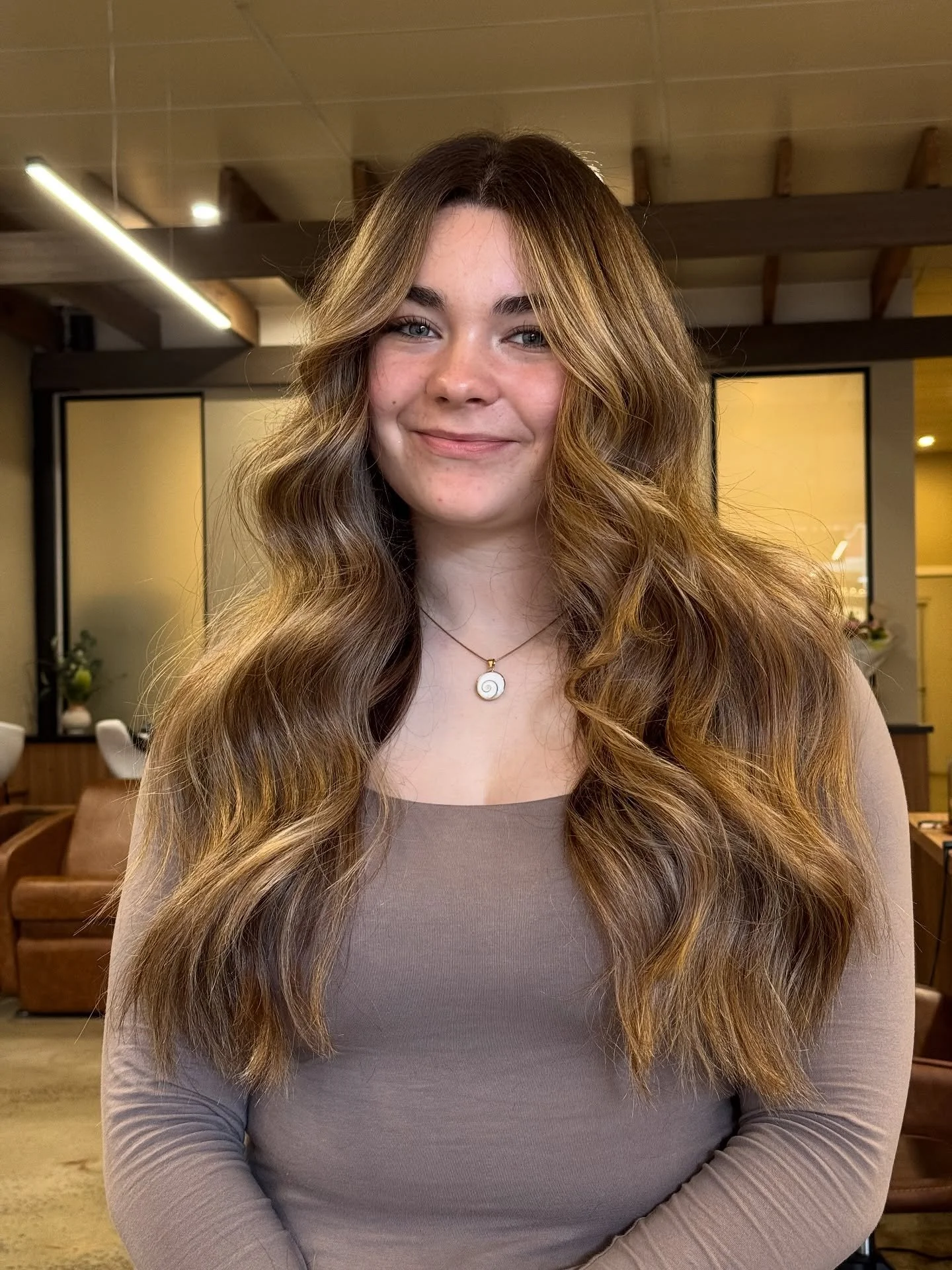 IT&rsquo;S ONLY 7 WEEKS UNTIL CHRISTMAS!!!! 🎅 

Absolutely terrifying I know! 
But you know what&rsquo;s more terrifying than that? 
Having missed out on a hair appointment before then! 

We are filling up quick so jump online or give us a call to s