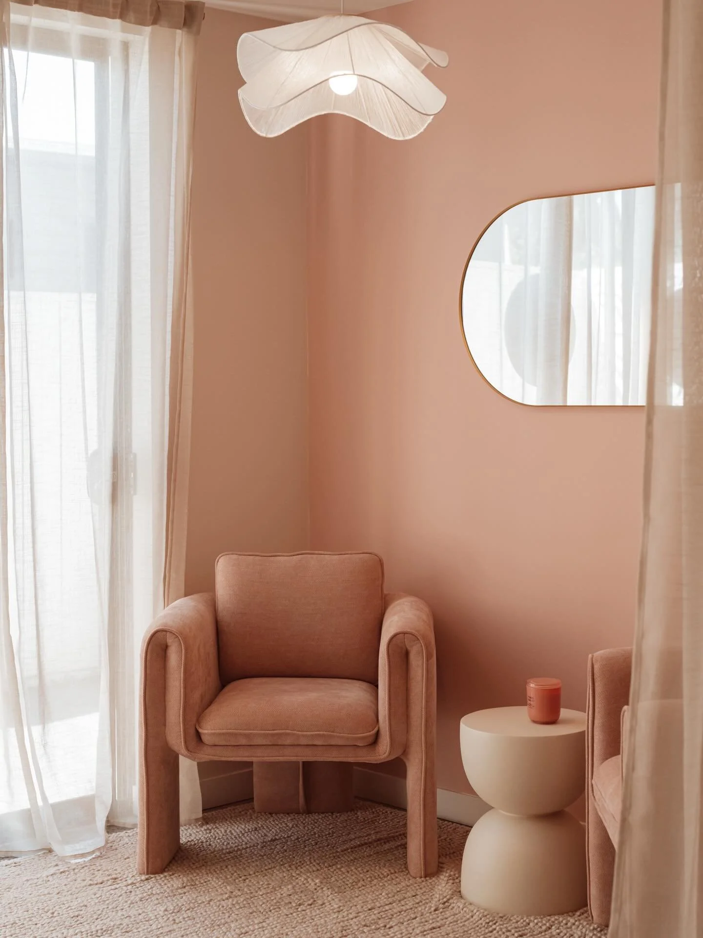 s t u d i o  r e v e a l 💄

Swipe for the transformation ➡️

The brief: create a luxe yet serene makeup studio that functions beautifully, feels joyful to work in each day, and gives a sense of pride when welcoming clients in.

This talented makeup 