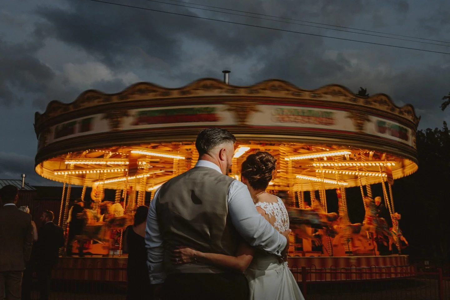 On the screen right now and causing festive tippy-taps&hellip; it&rsquo;s Claire &amp; Marks beautiful @bressinghamhall wedding 

@bressingham_s_g 
@victoriafloristry 
@claires_custom_cakes 
@staciegoodwinbridalhair 
@leannamakeupartist 
@epic.events