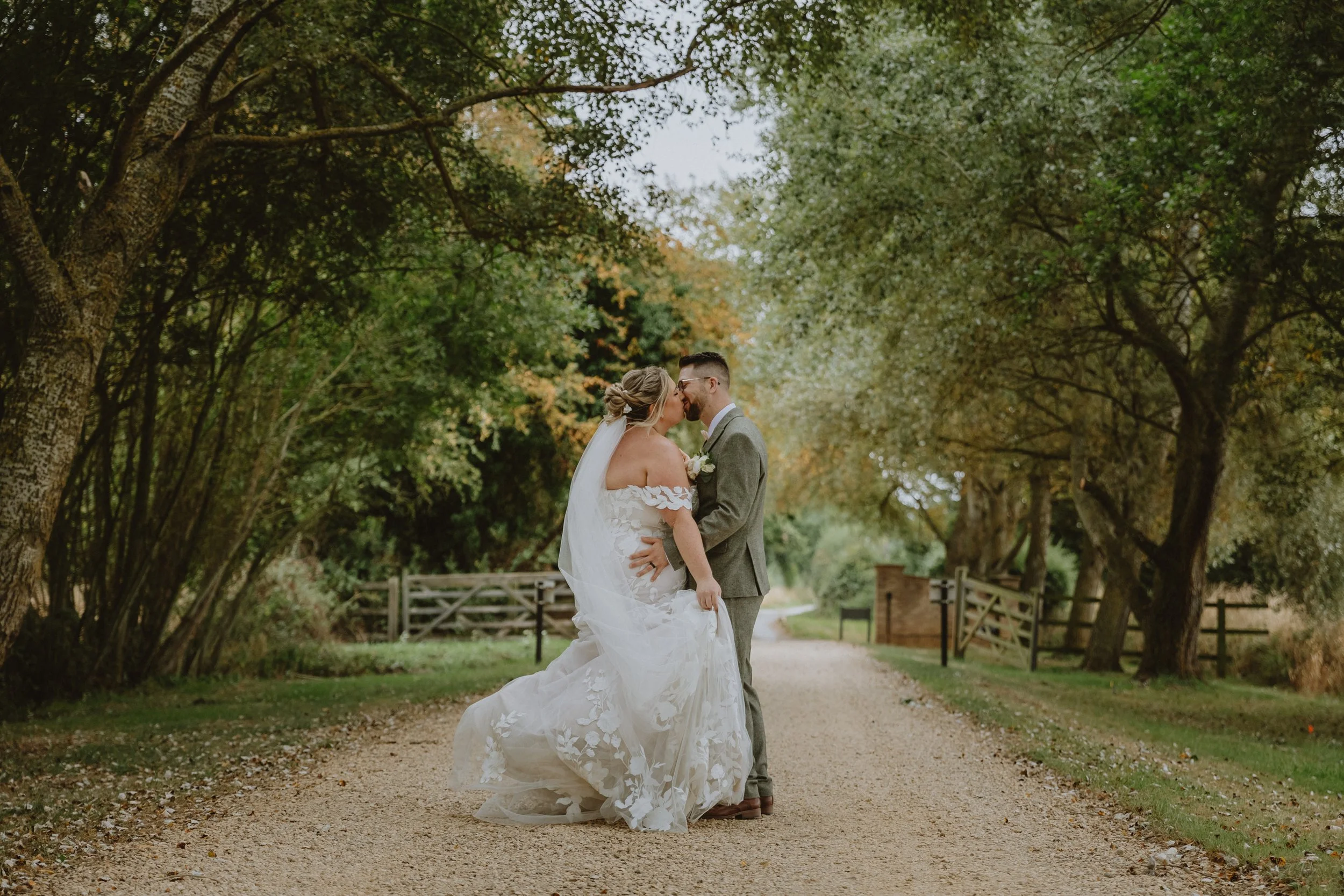 esther_rose_wild_wedding_photography_norfolk_kings_lynn_Pentney_abbey-93.jpg