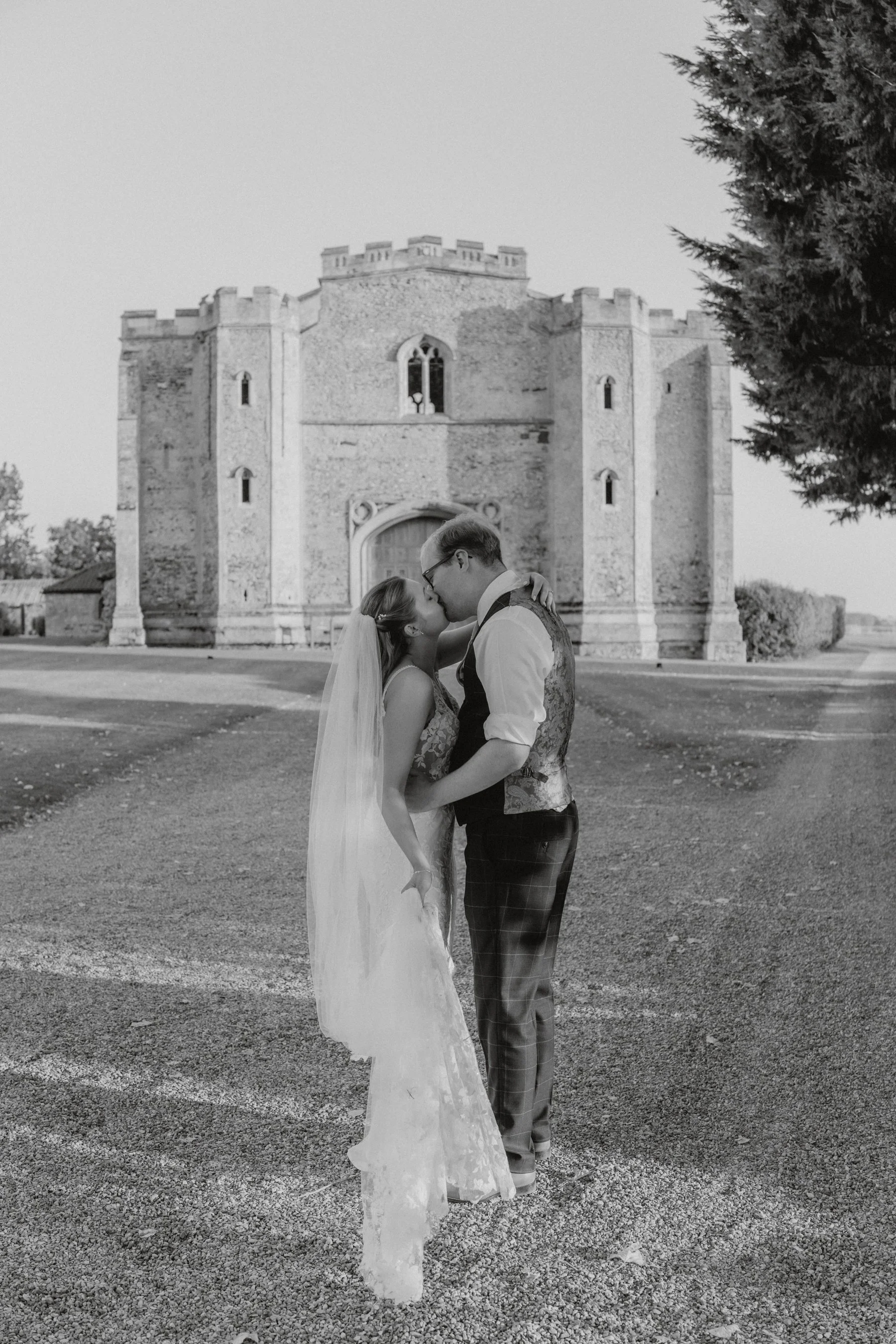 esther_rose_wild_wedding_photography_norfolk_kings_lynn_Pentney_Abbey-106.jpg