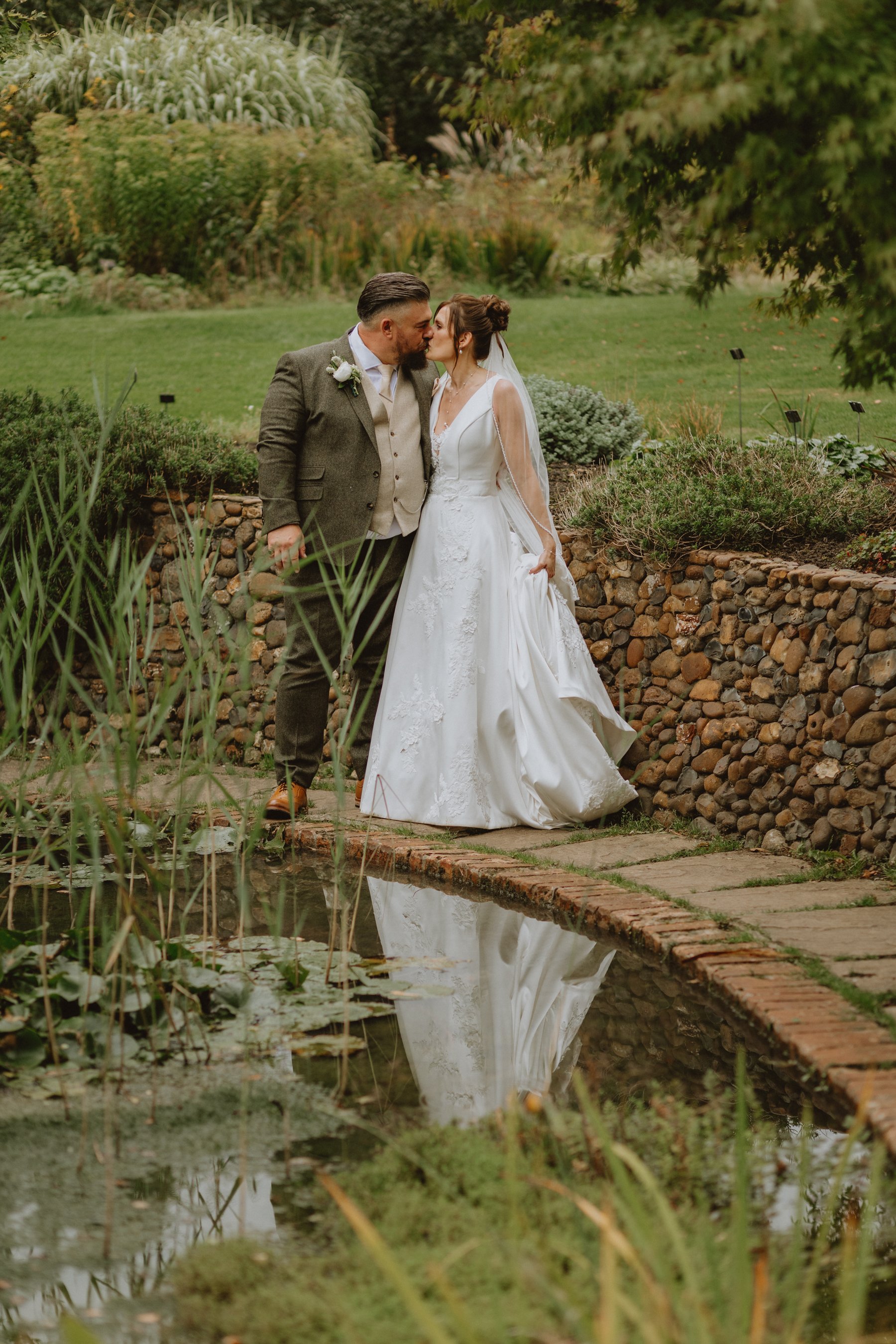 esther_rose_wild_wedding_photography_norfolk_kings_lynn_Bressingham_Hall-90.jpg