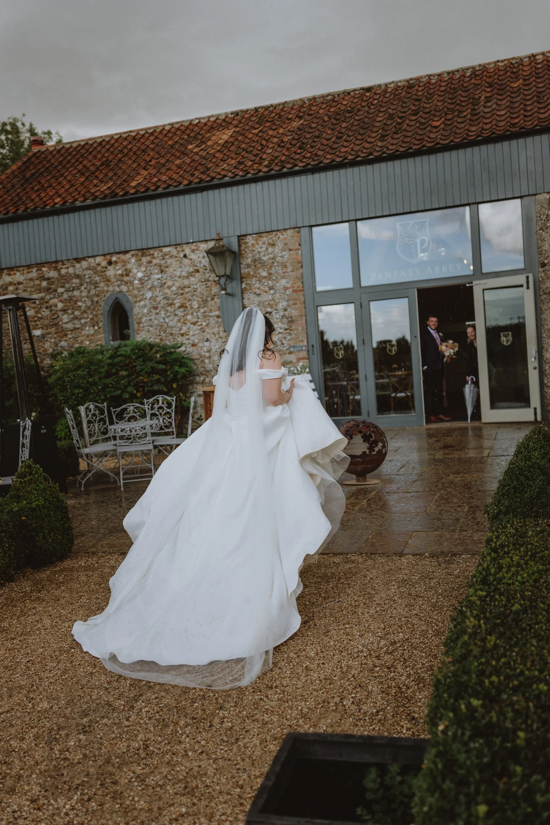 esther_rose_wild_wedding_photography_norfolk_kings_lynn_pentney_abbey-95.jpg