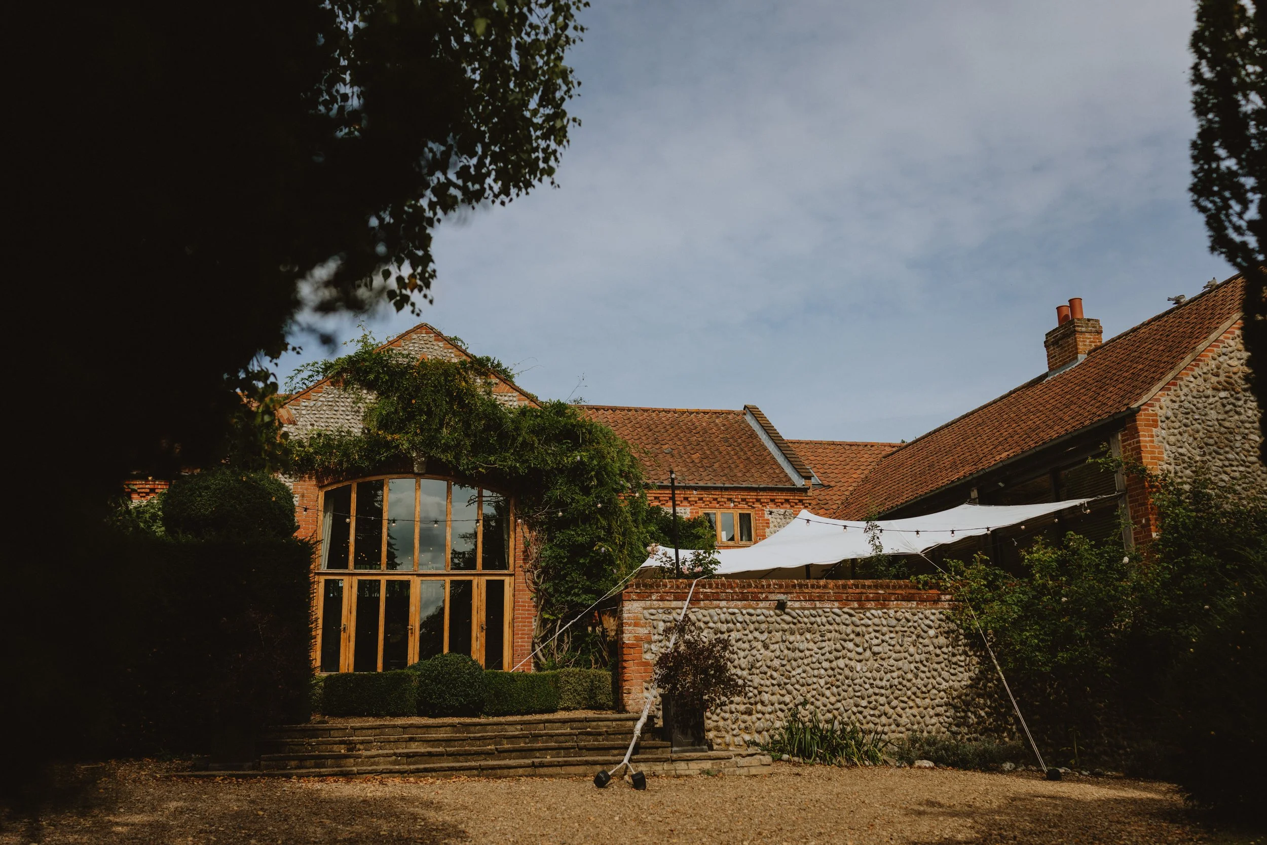 esther_rose_wild_wedding_photography_norfolk_chaucer_barn_holt_gresham-16.jpg
