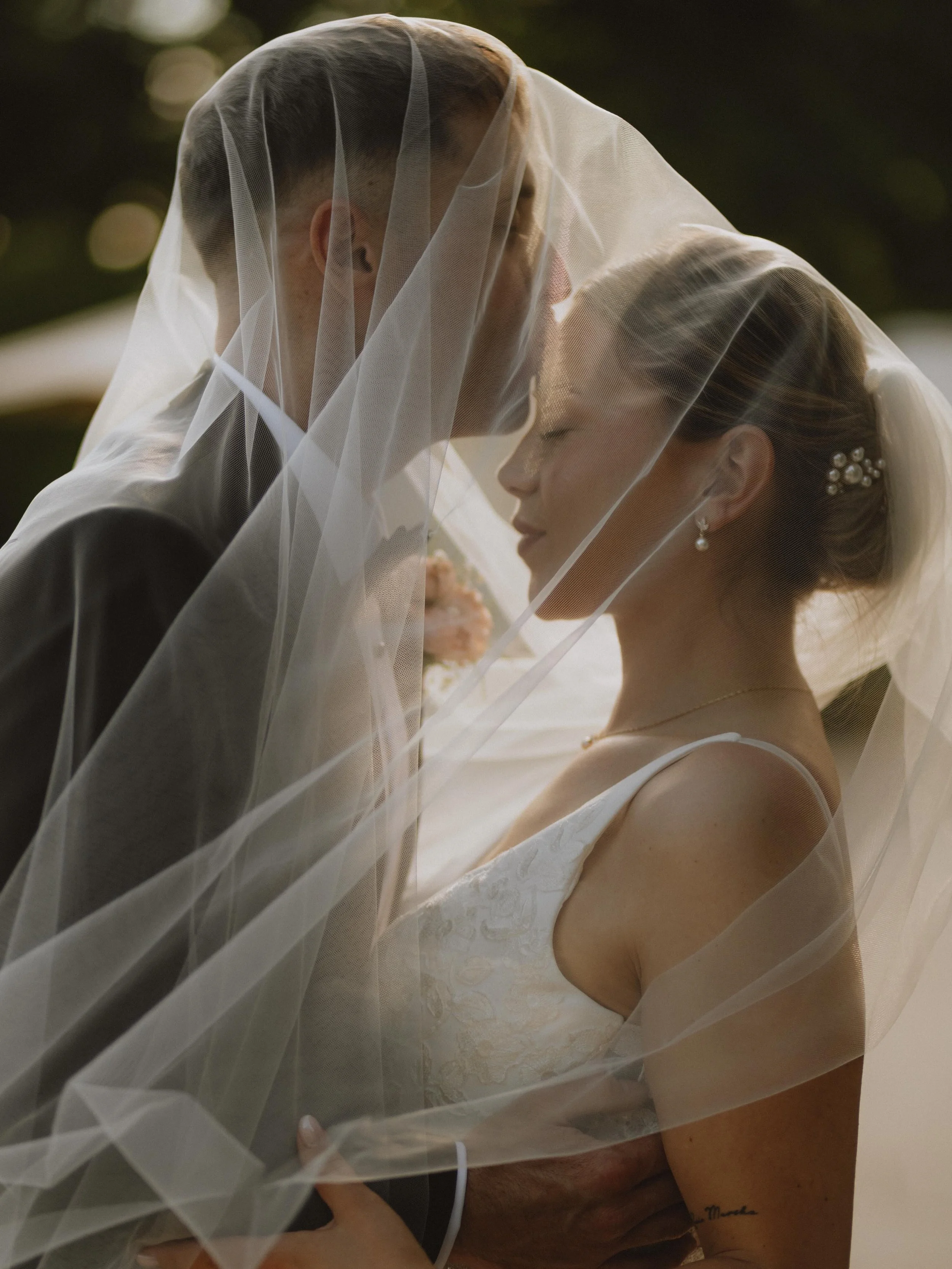 Italian vibes for Ben &amp; Scarlett at @suttonhallnorfolk last month! Such a gorgeous day for a gorgeous couple.
Featuring @emms_stems @laurenmeredithmua @hairbybillyjoe @hollandhospitality_