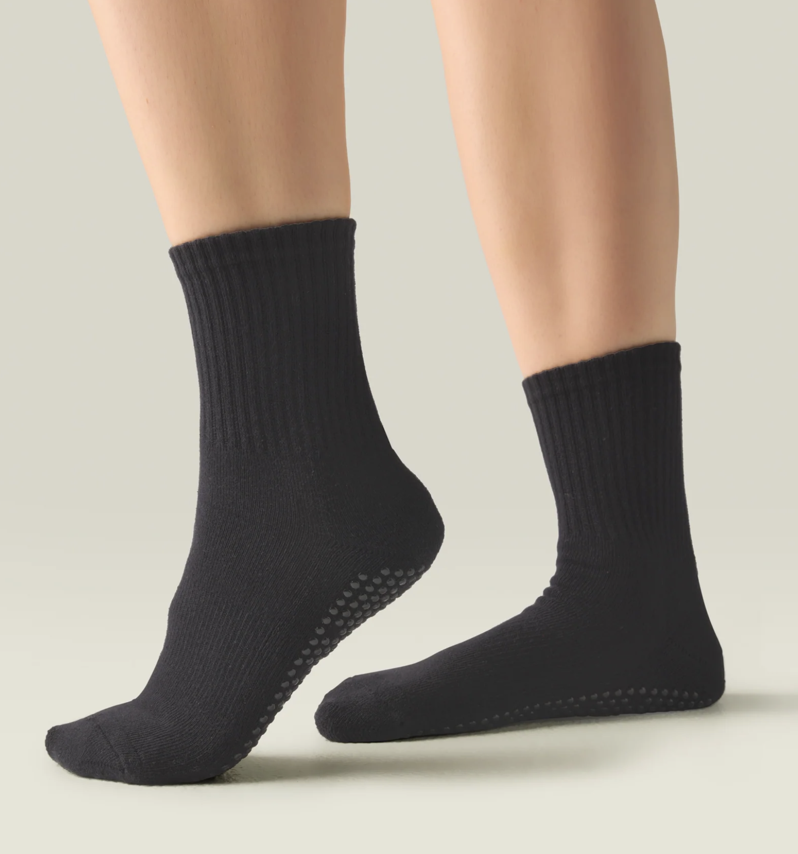 Move Active Grip Crew Socks Black