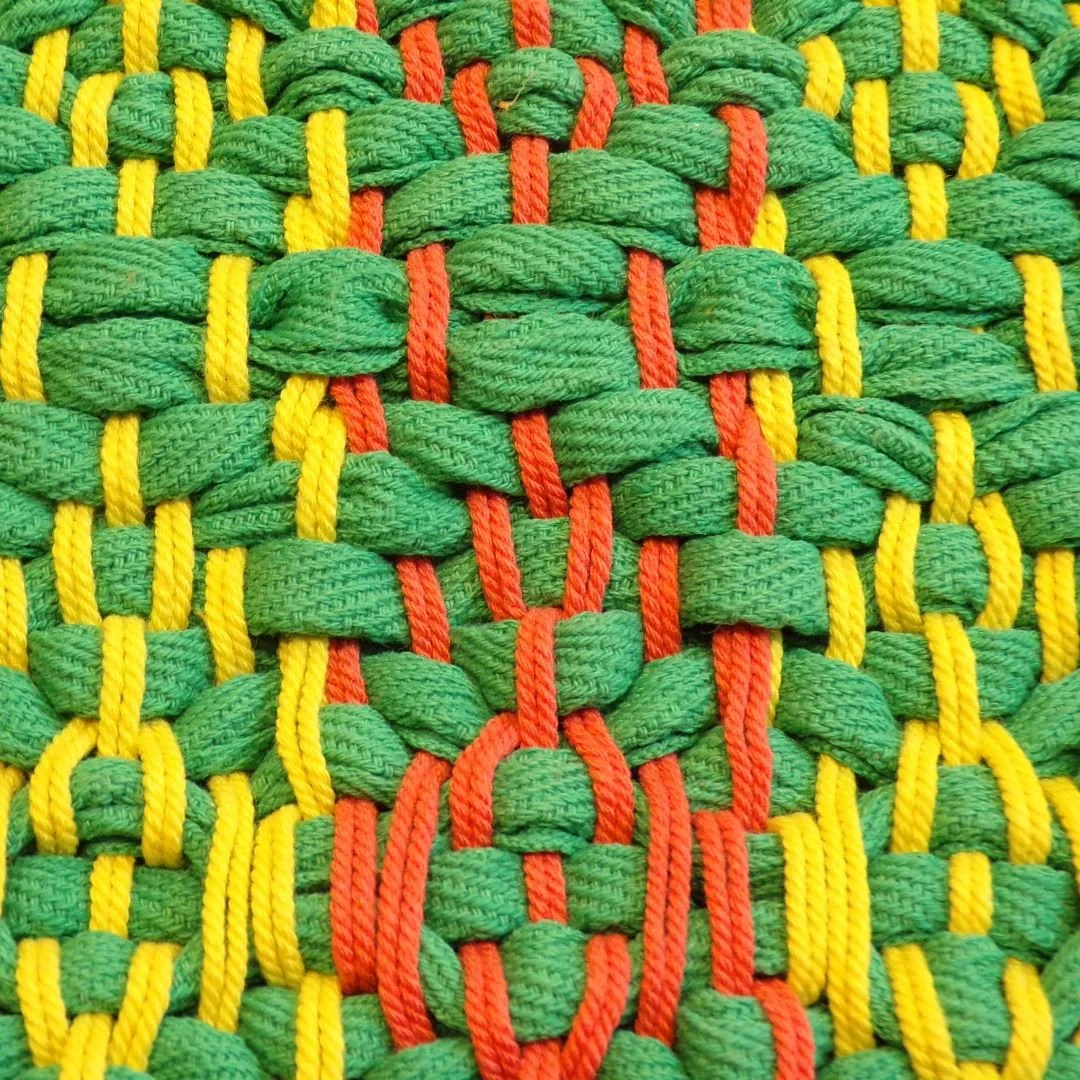 Rag rug design using cotton twill warp with cotton bias binding weft