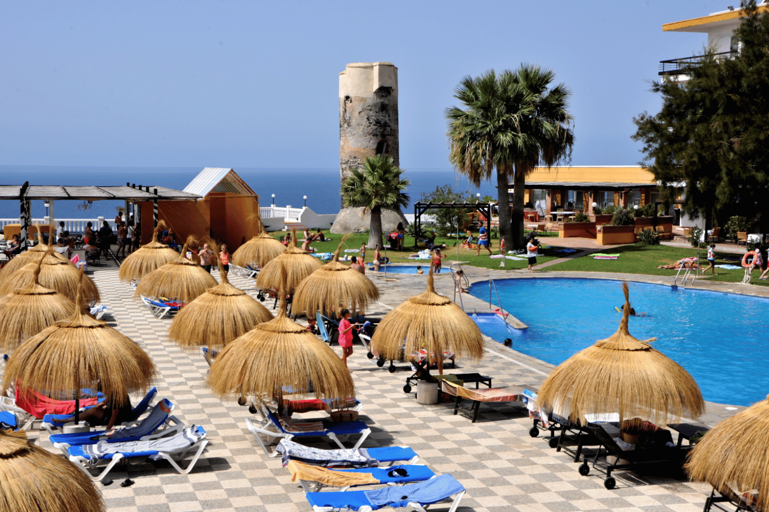 Pool med parasol.png
