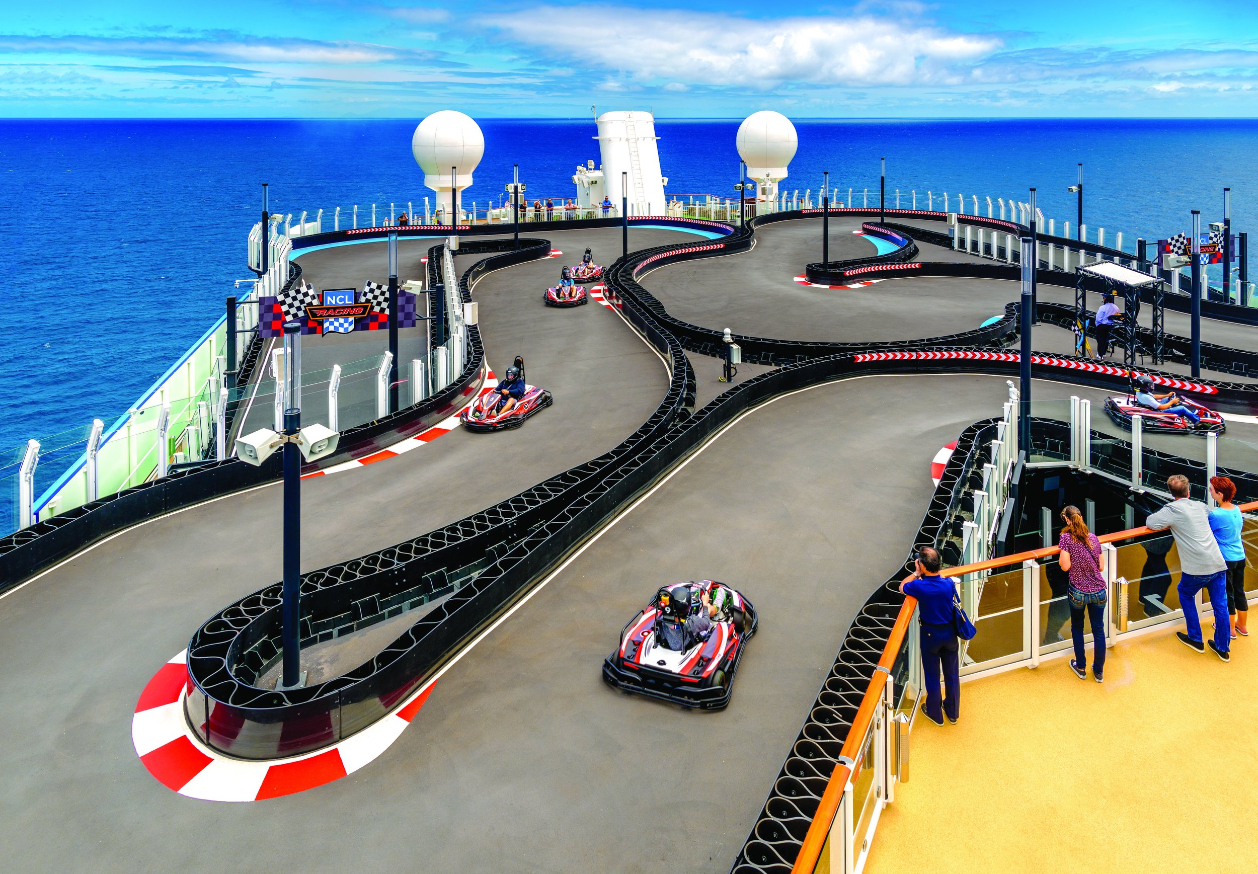 Go-kartbana på taket av Norwegian Bliss