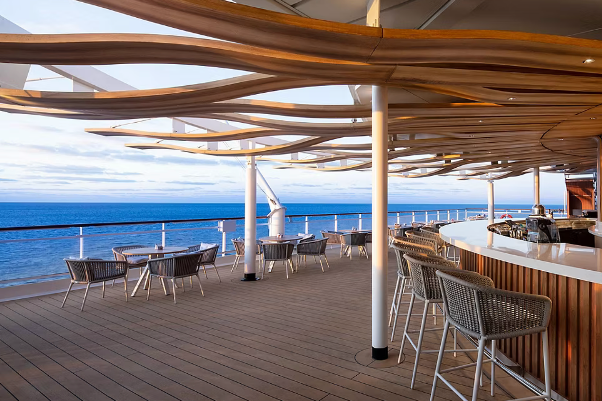 Celebrity millenium bar med havsutsikt