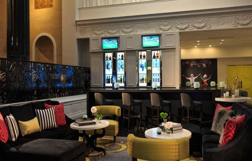 baren på courtyard boston hotel.jpeg