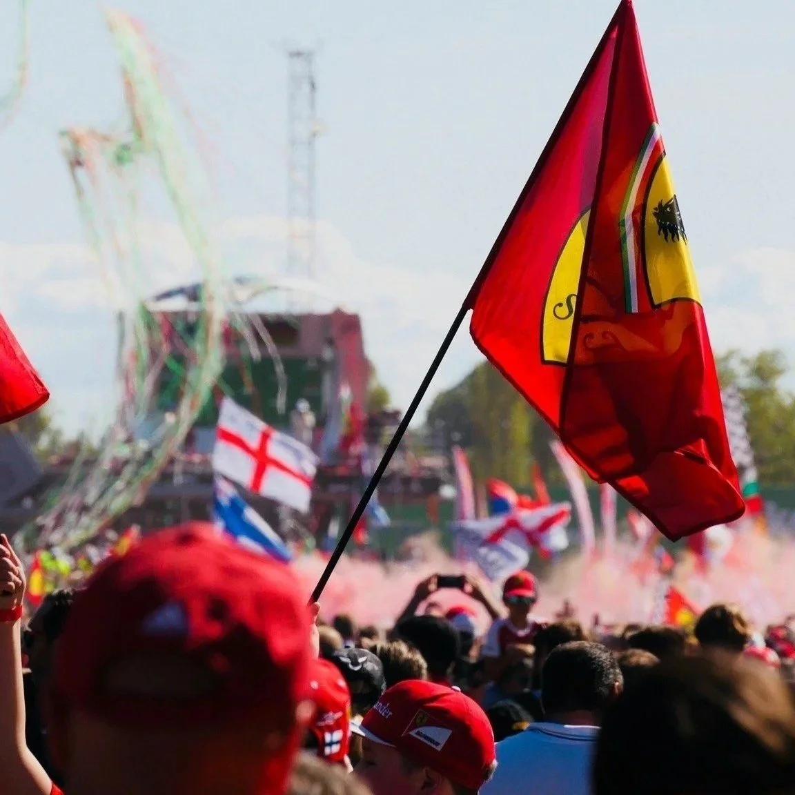 🏎 Upplev Formel 1 p&aring; klassiska Monza med v&aring;r kompletta paketresa till Italien och Milano 4 - 7 september 2026. Under resan bor du tre n&auml;tter i centrala Milano och hinner bekanta dig med Milano samt bevittna b&aring;de kval och race 