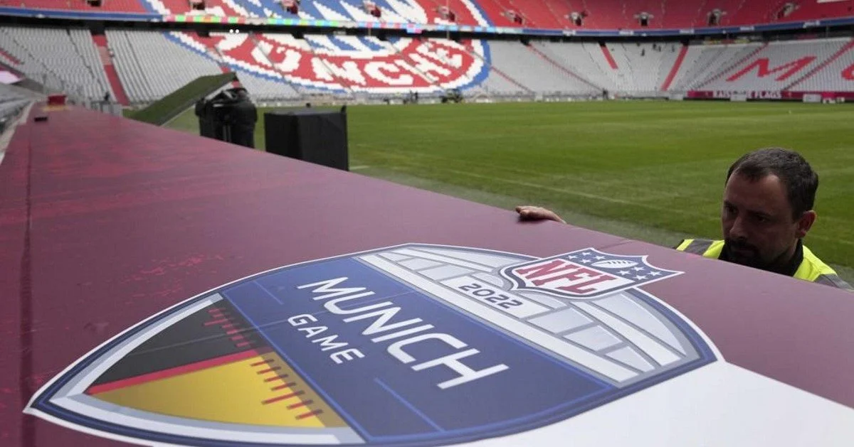 🏈 NFL I M&Uuml;NCHEN 2026 &ndash; DETROIT LIONS vs NEW ENGLAND PATRIOTS 

Dr&ouml;mmer du om att uppleva NFL live i Europa? Nu har du chansen att f&ouml;lja med p&aring; en of&ouml;rgl&ouml;mlig weekend till M&uuml;nchen den 13&ndash;16 november 202
