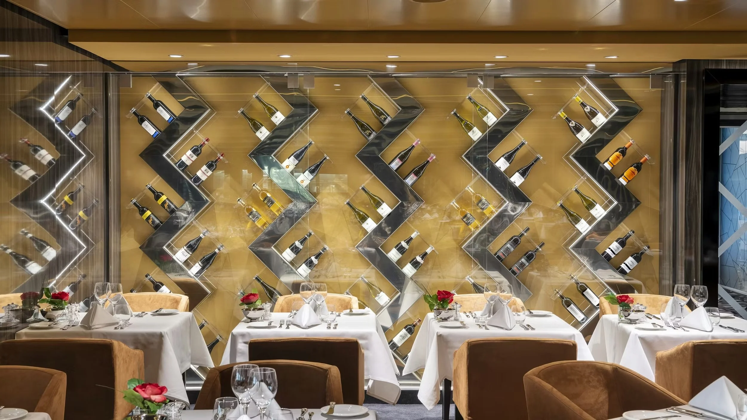 En av många restauranger ombord på MSC Virtuosa