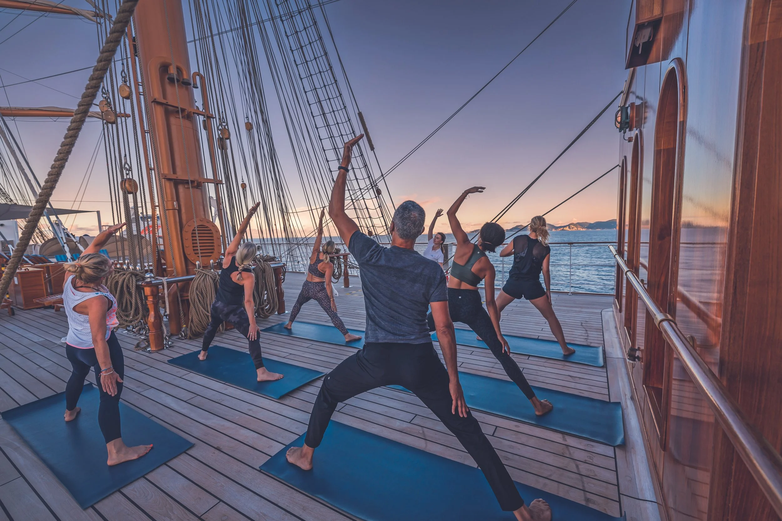 Yoga i solnedgången