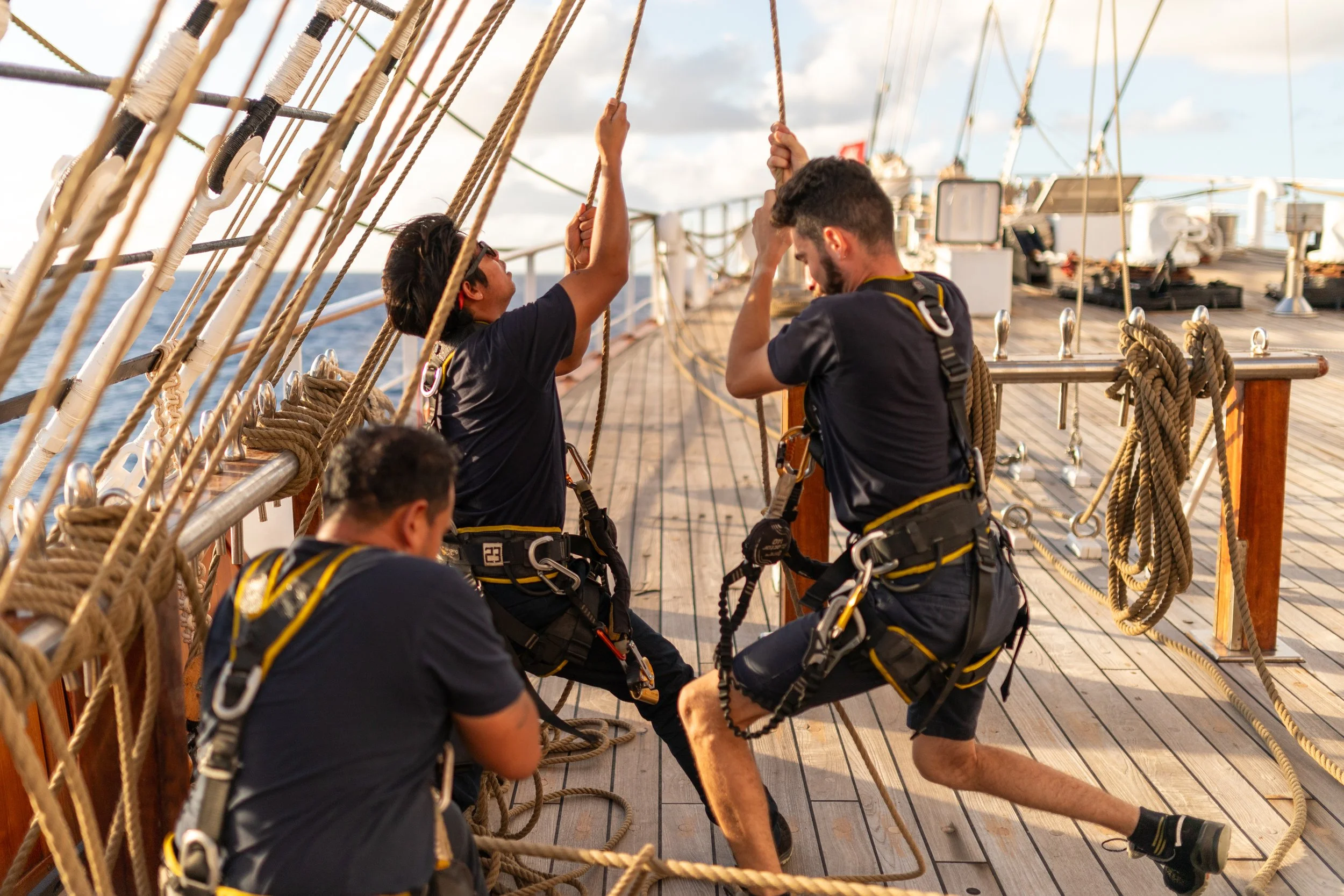 Besättningen arbetar med riggen ombord på SEA CLOUD II