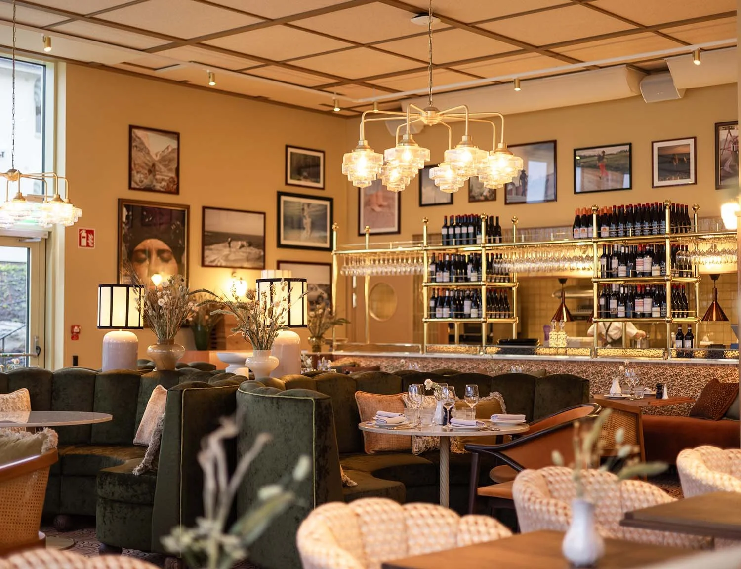 hjortviken-country-club-restaurang-bar.jpg