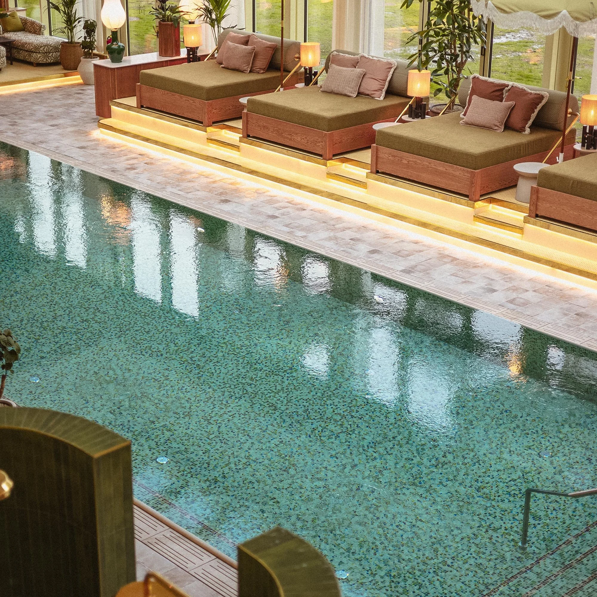 baybay-hjortviken-poolclub-relax.jpg