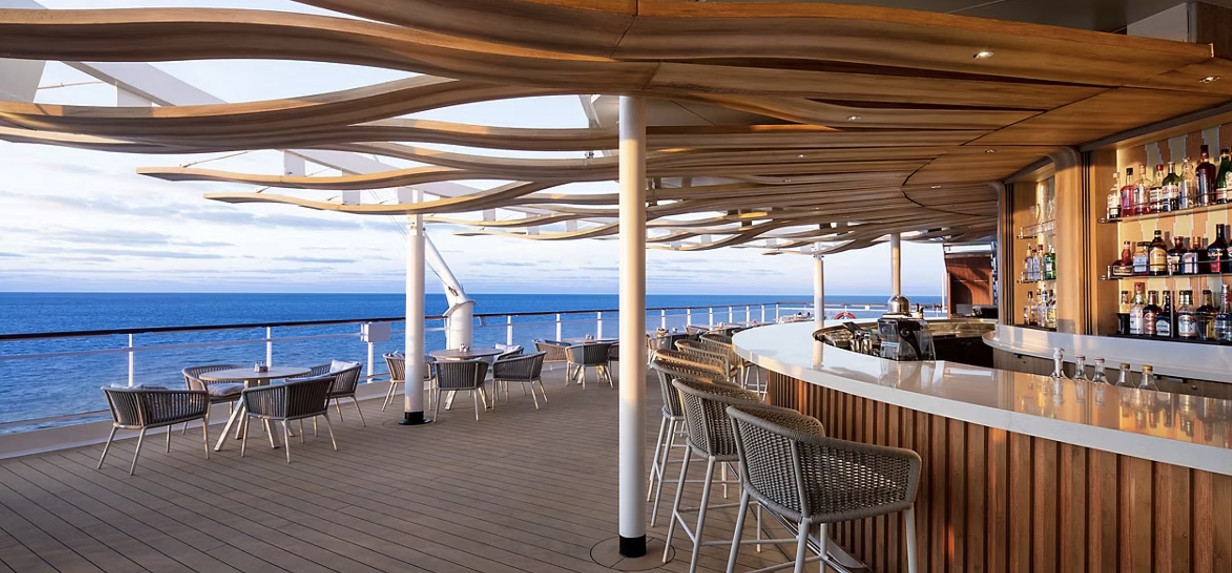 bar på däck celebrity summit.jpg