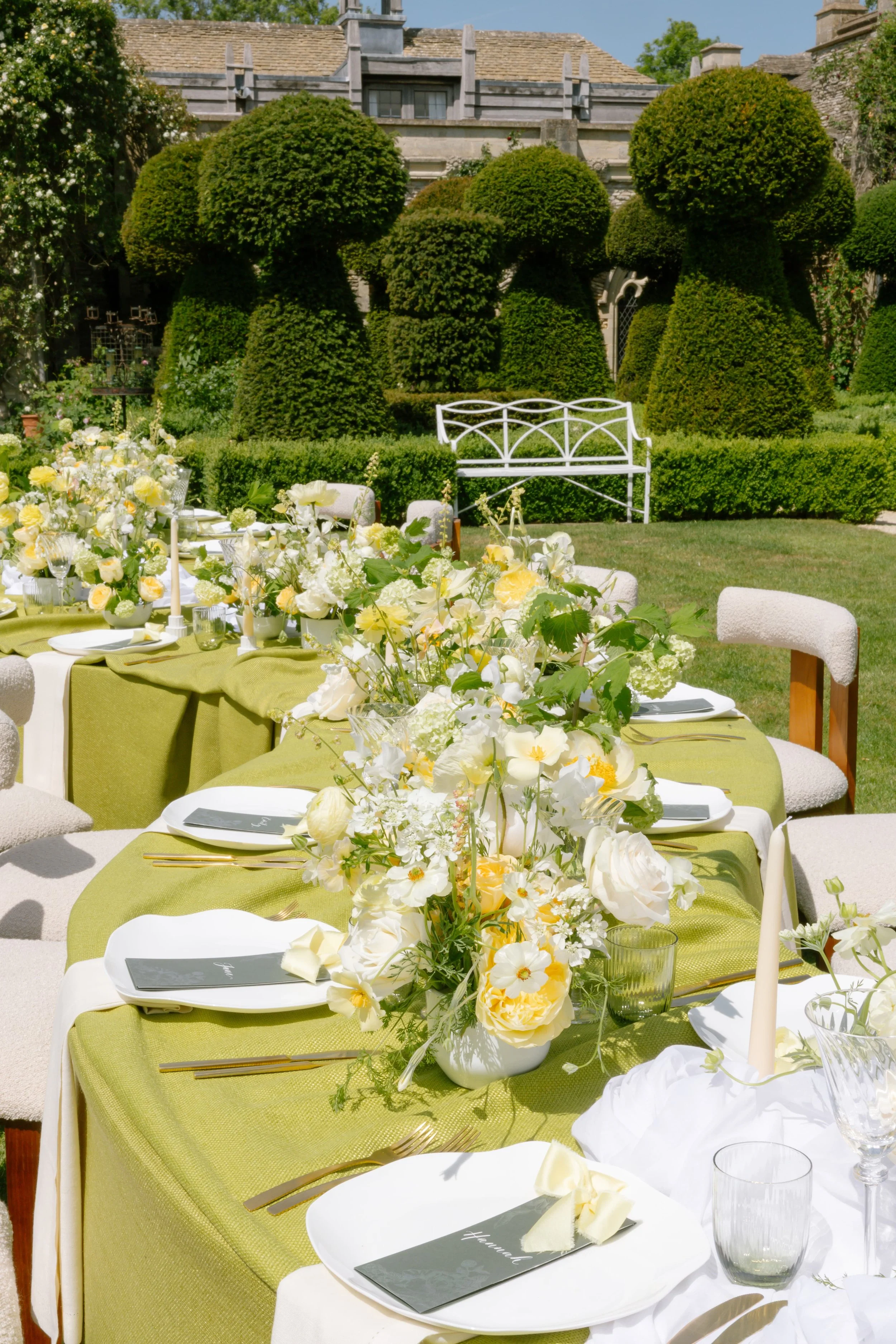 How to use ‘butter yellow’ in your wedding flowers